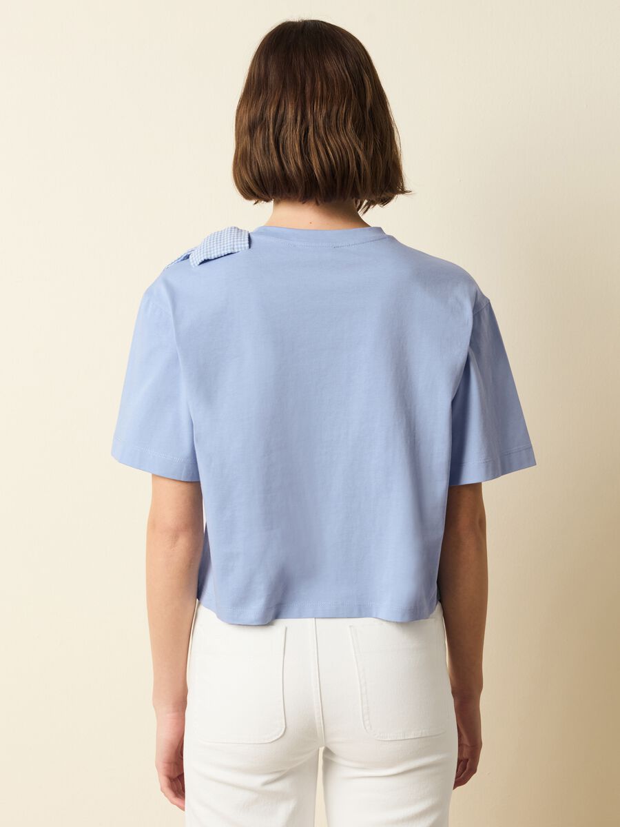 T-shirt with round neck and bow_3