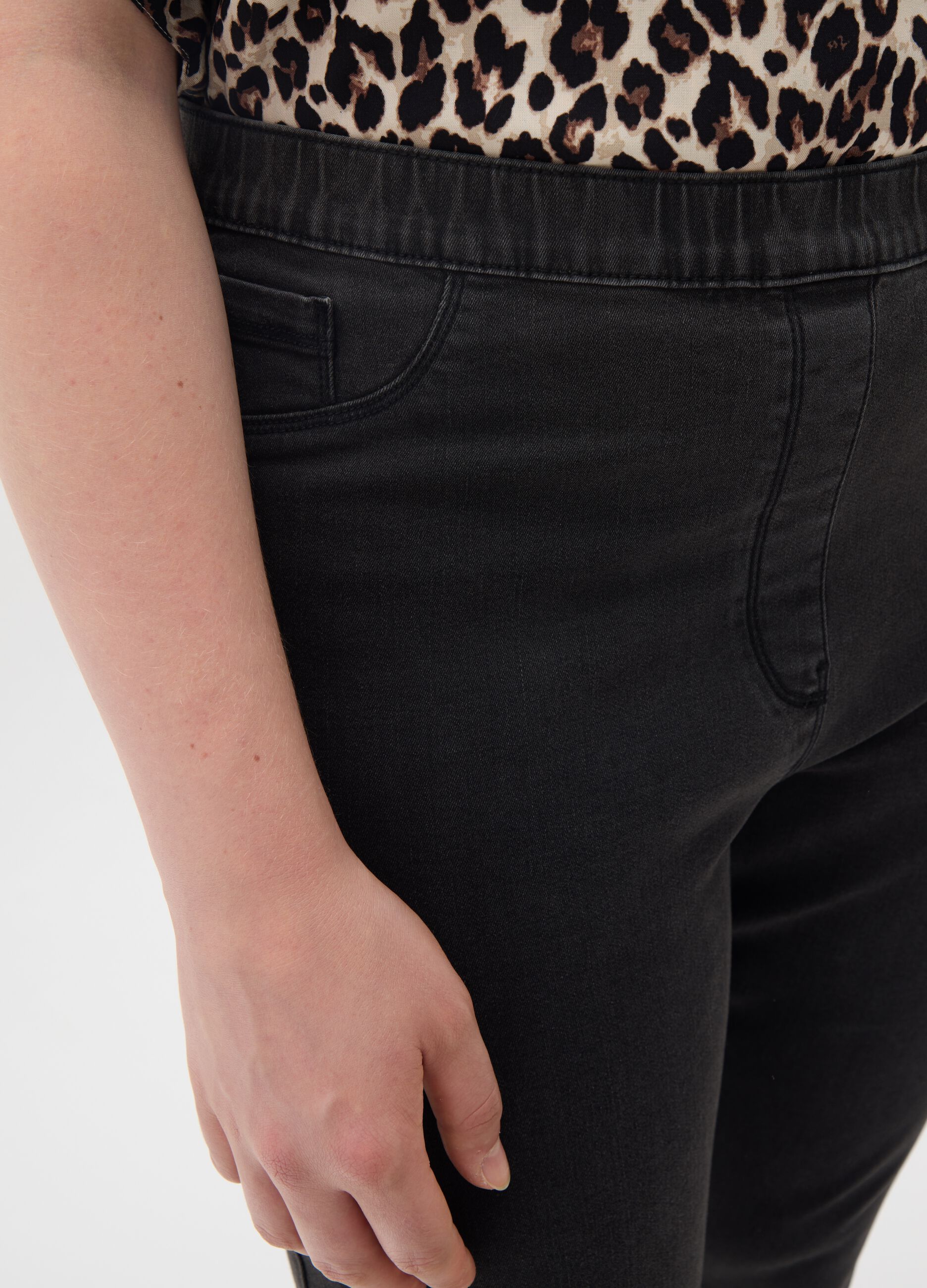 Women's black denim regular fit jeggings