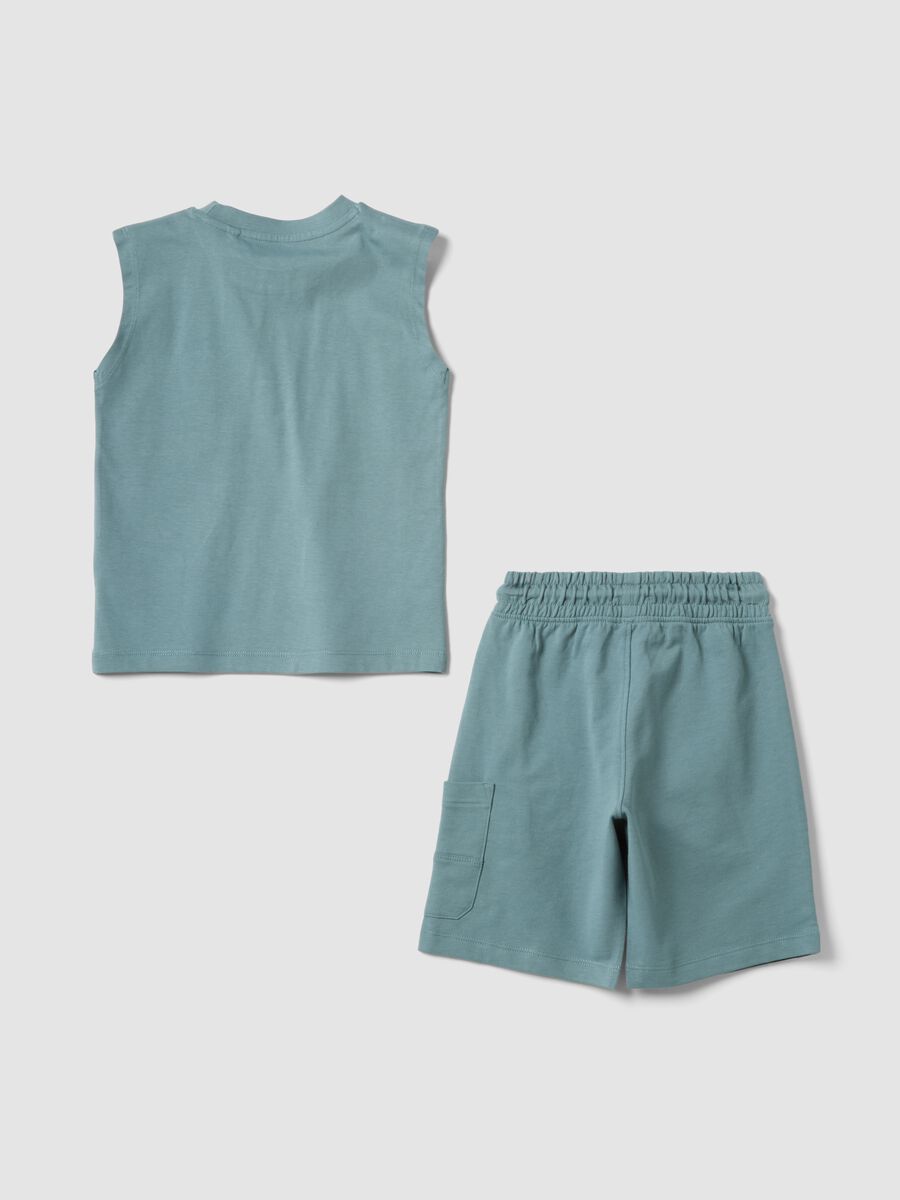 Completo azzurro in puro cotone con top e shorts_1