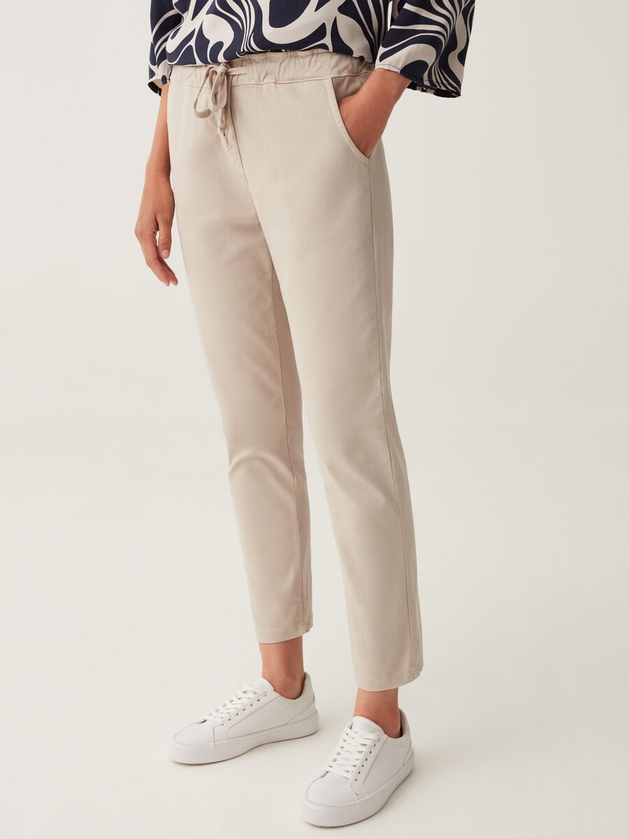 Joggers in cotone stretch con coulisse_1