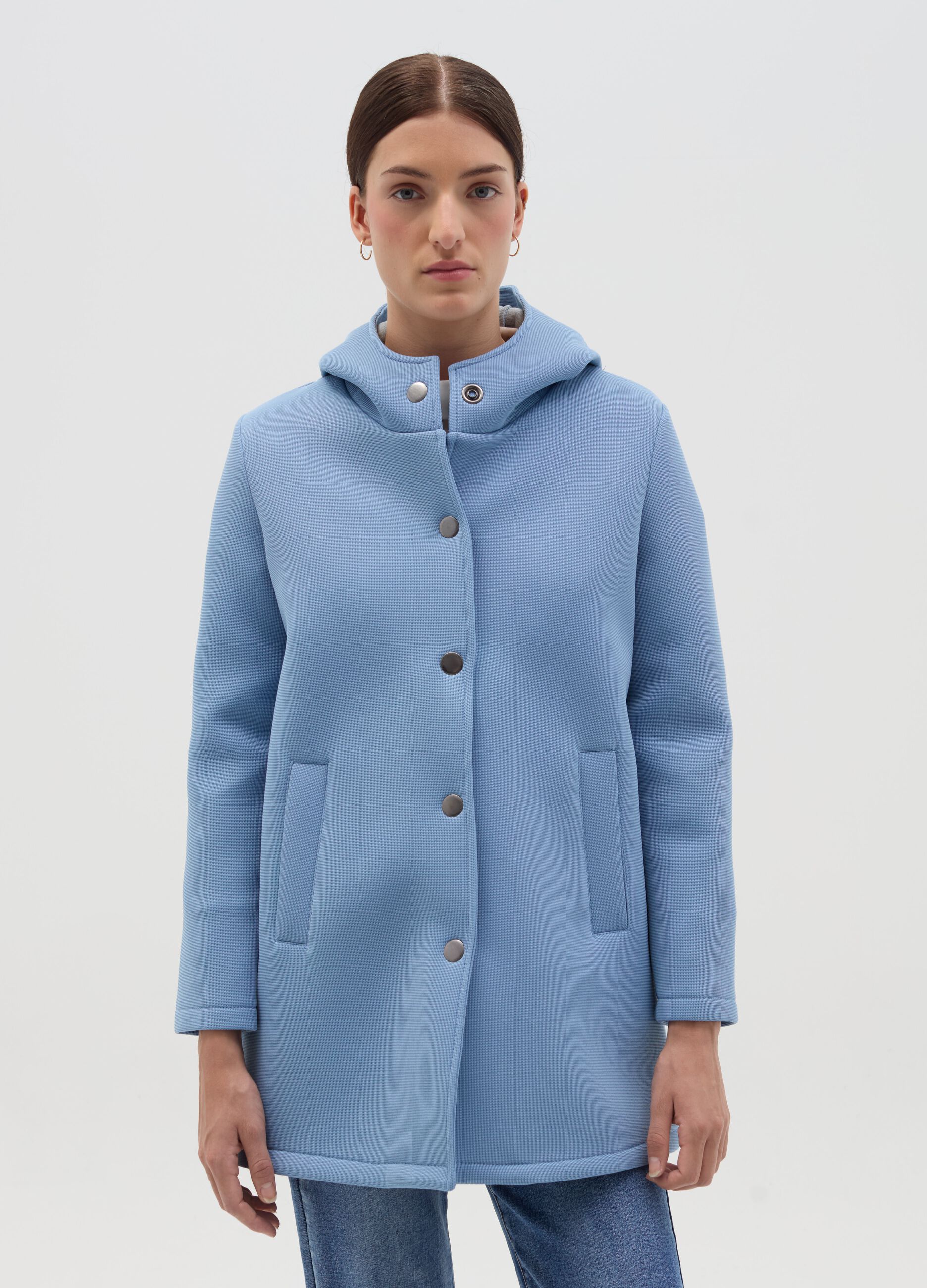 Hooded coat with buttons