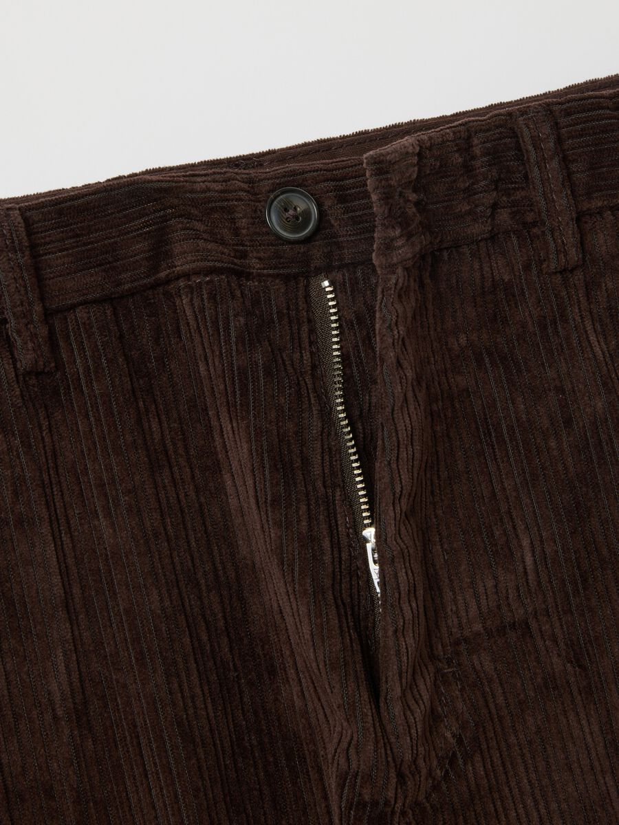 Brown chino trousers in regular fit ribbed cotton-blend_1
