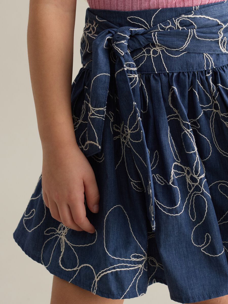 Denim skirt with belt and flowers embroidery_2