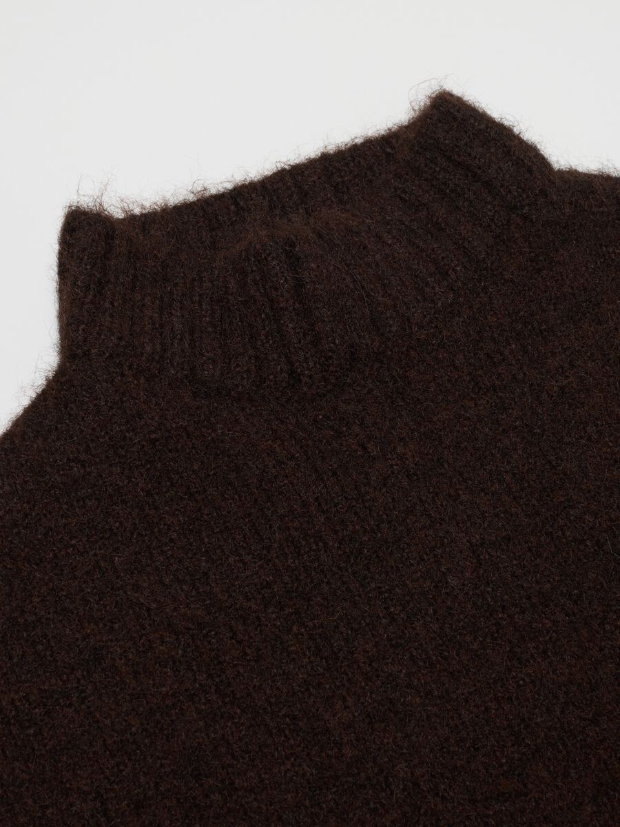 Poncho con frange marrone_5