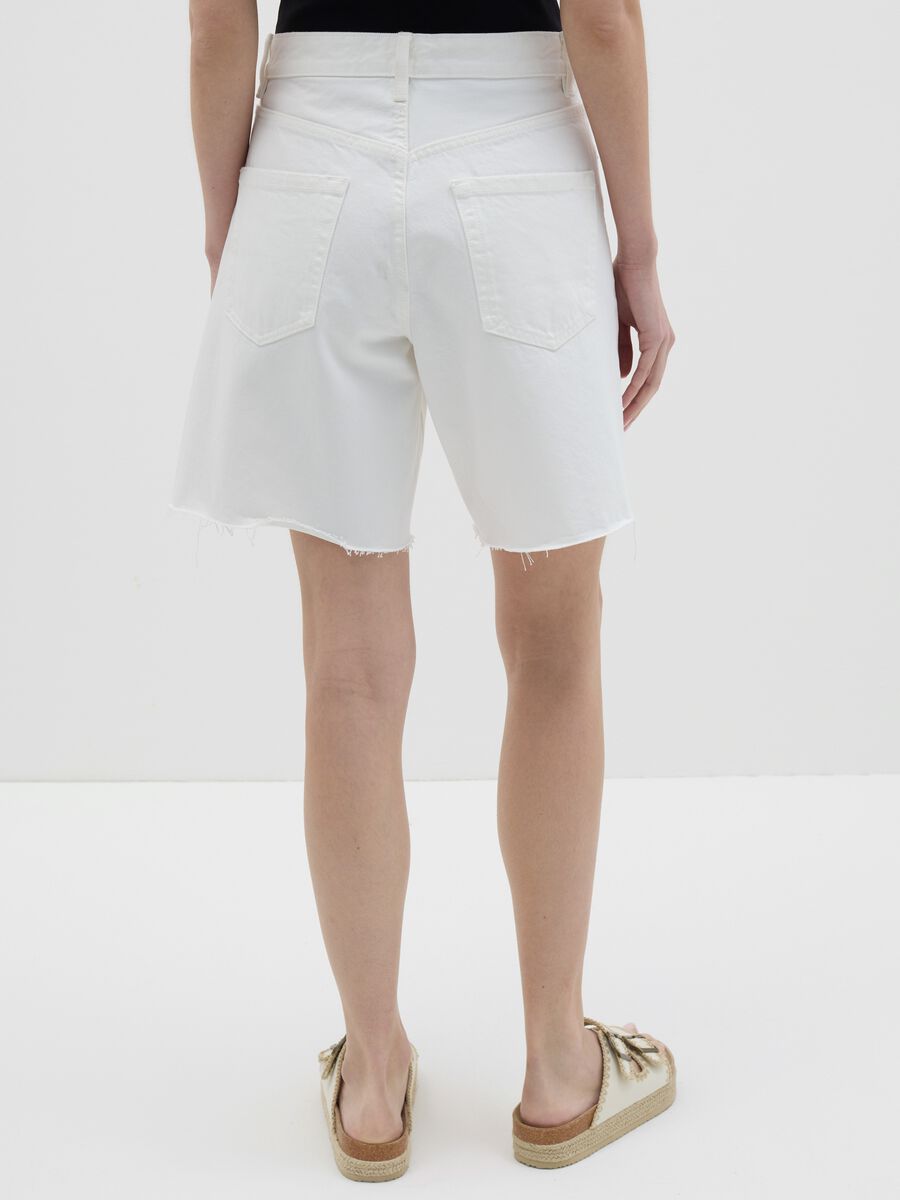 White denim shorts in pure cotton_3