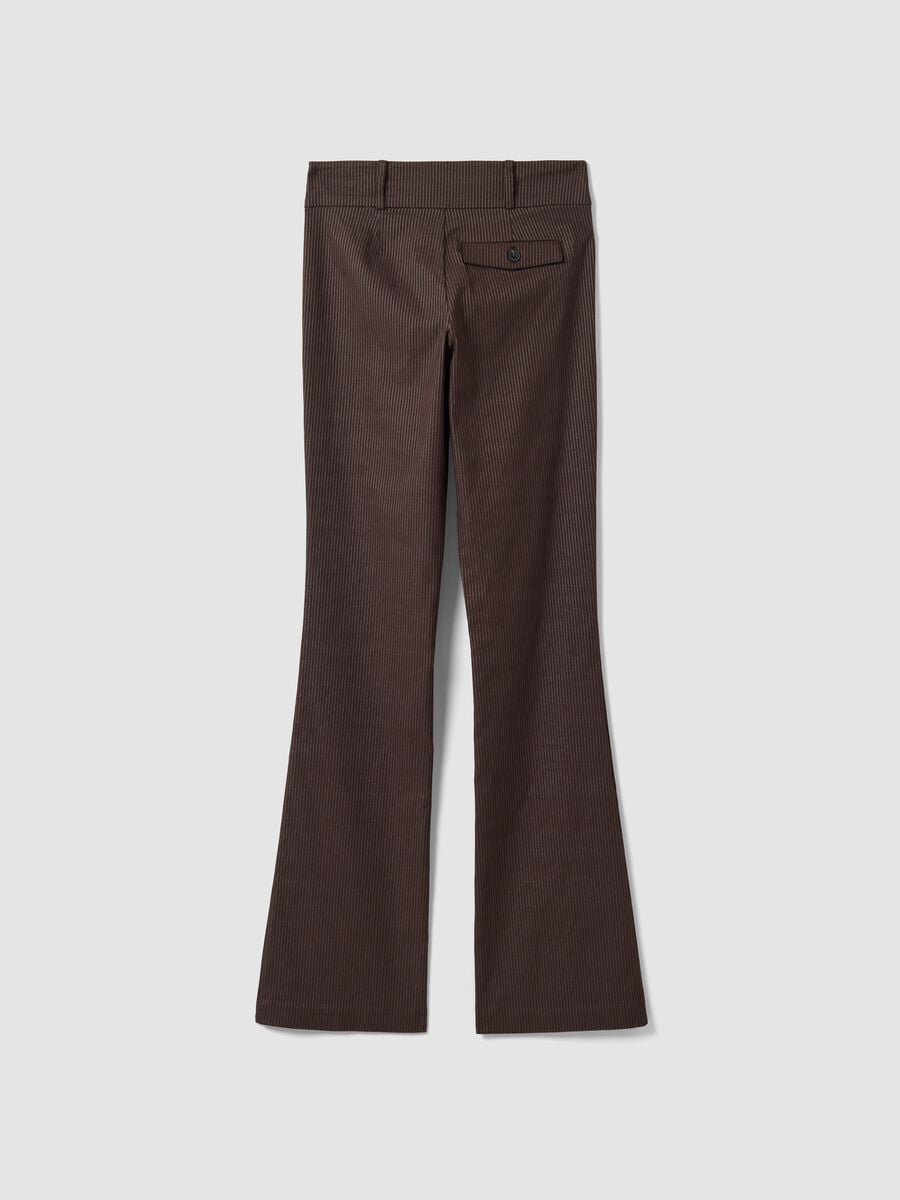 Pantaloni marroni flare in viscosa elasticizzata con fantasia gessata_1