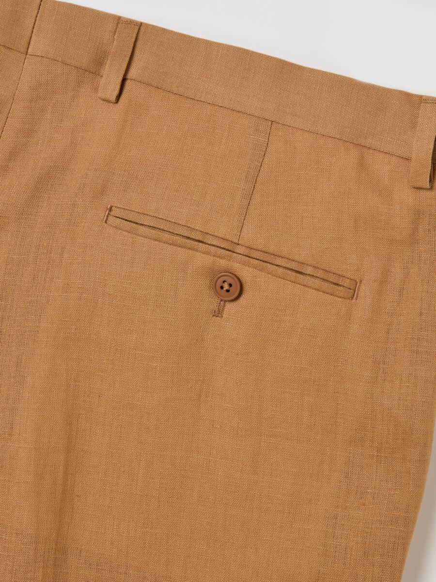 Contemporary regular-fit trousers in linen_5