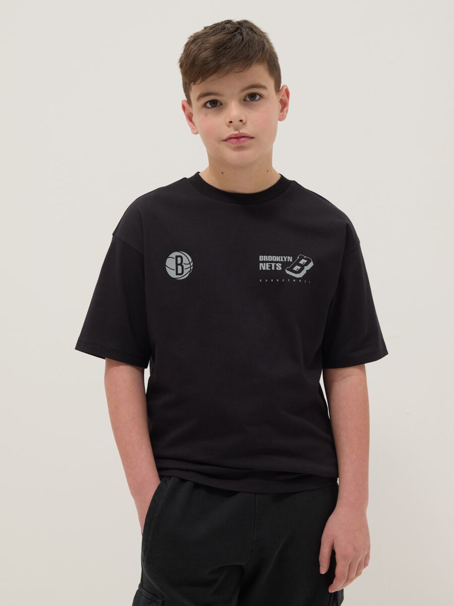 Children's black pure cotton over-fit T-shirt with Brooklyn Nets logo_0