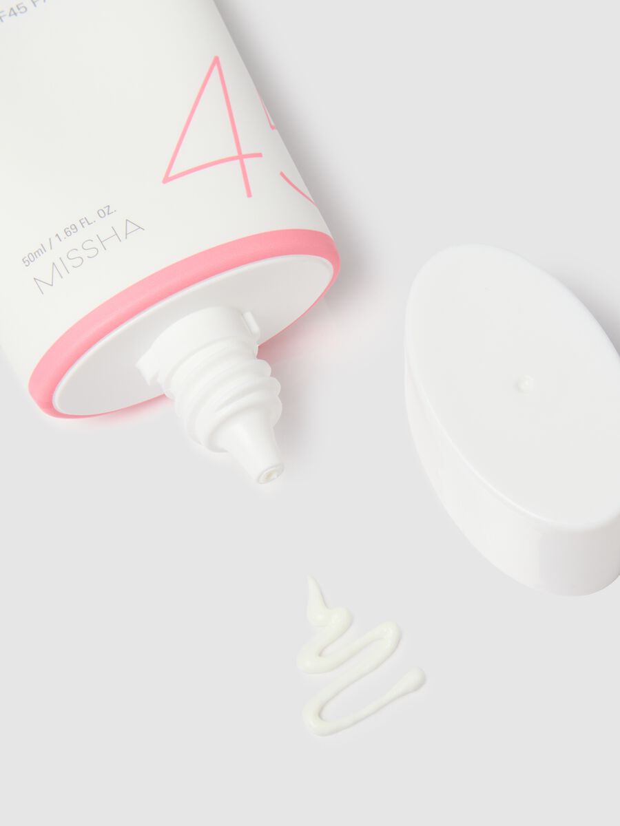 Sunscreen infused with 6 types of essences - Korean skincare_1