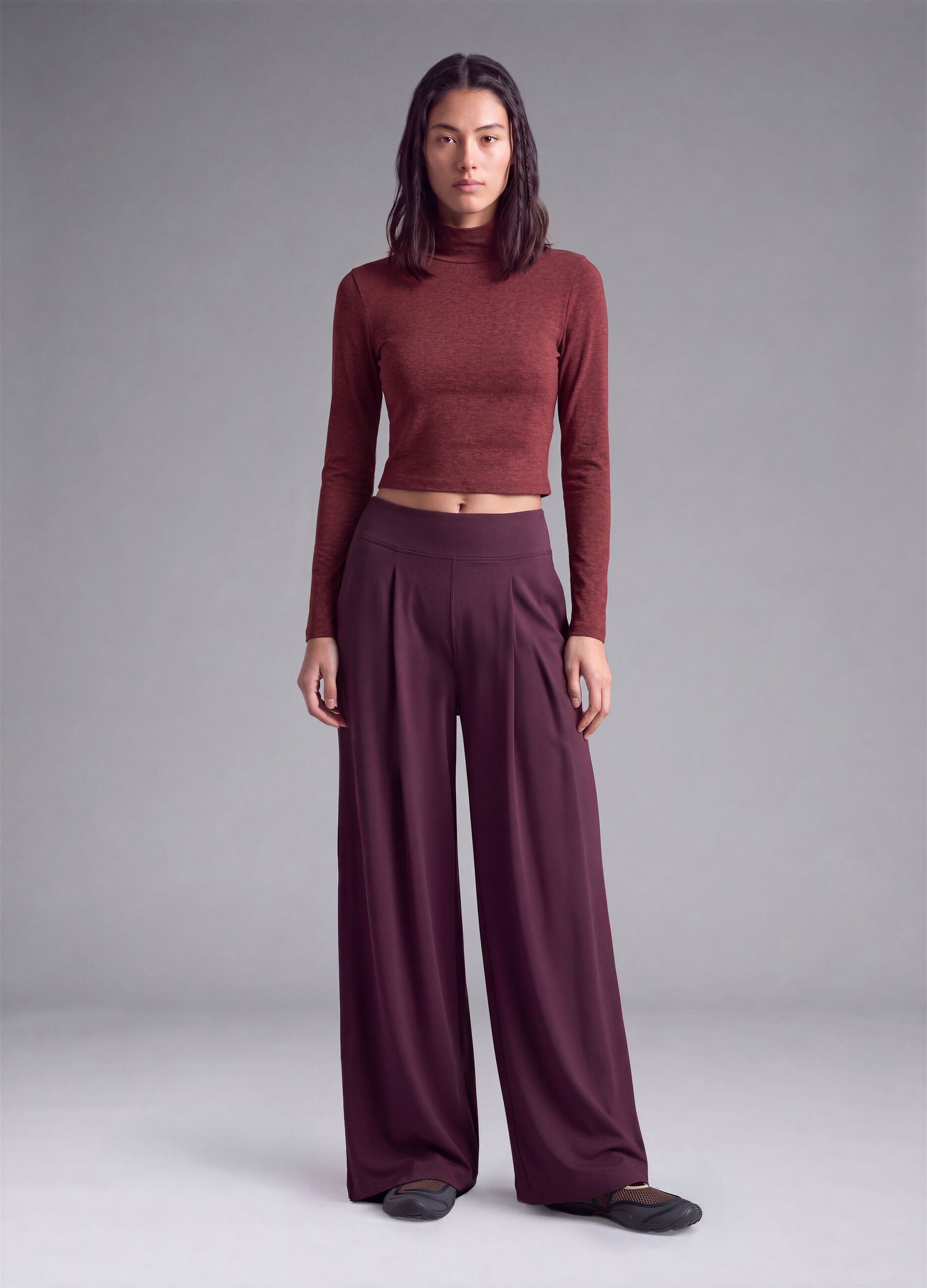 T-shirt rossa crop in tessuto elasticizzato con collo rialzato Easy Dry ALTAVIA STUDIO