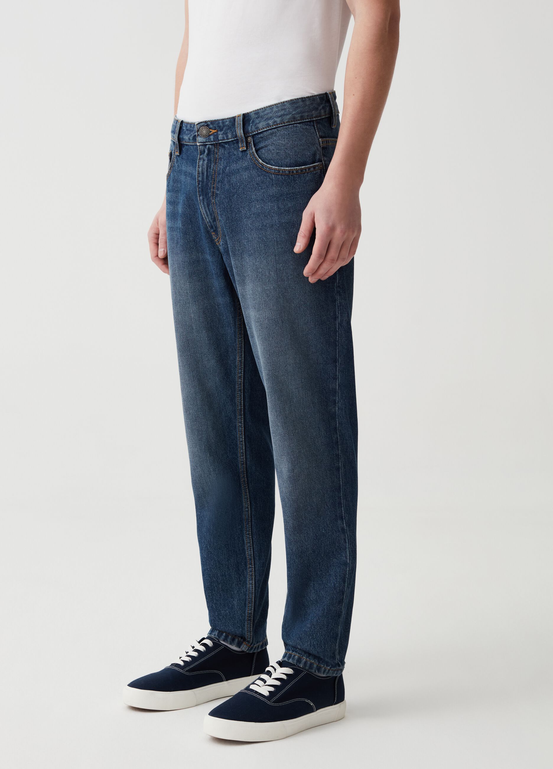 Relaxed-fit jeans with five pockets