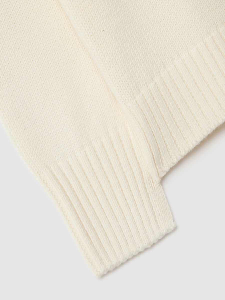 White sweater for girl with embroidered heart_3