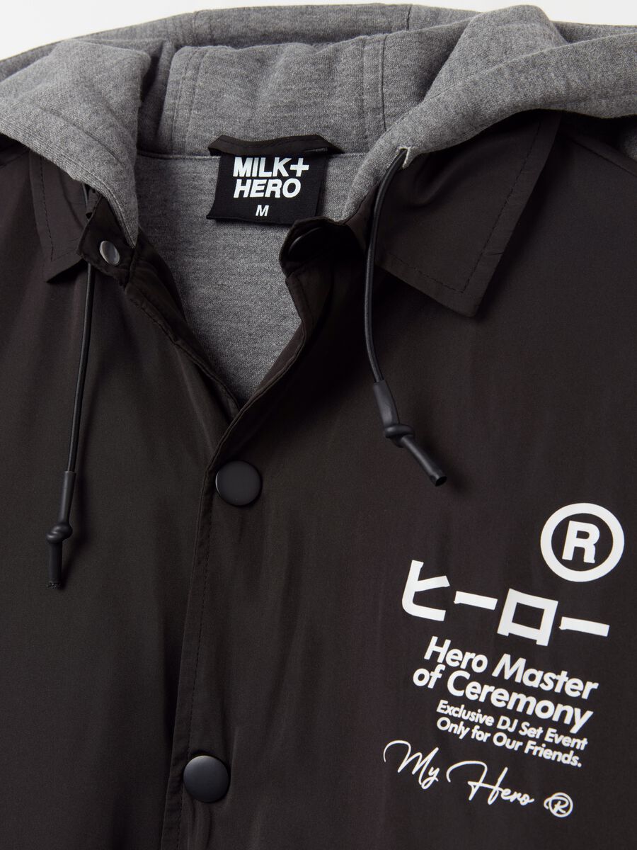 Short jacket with hood and print_5