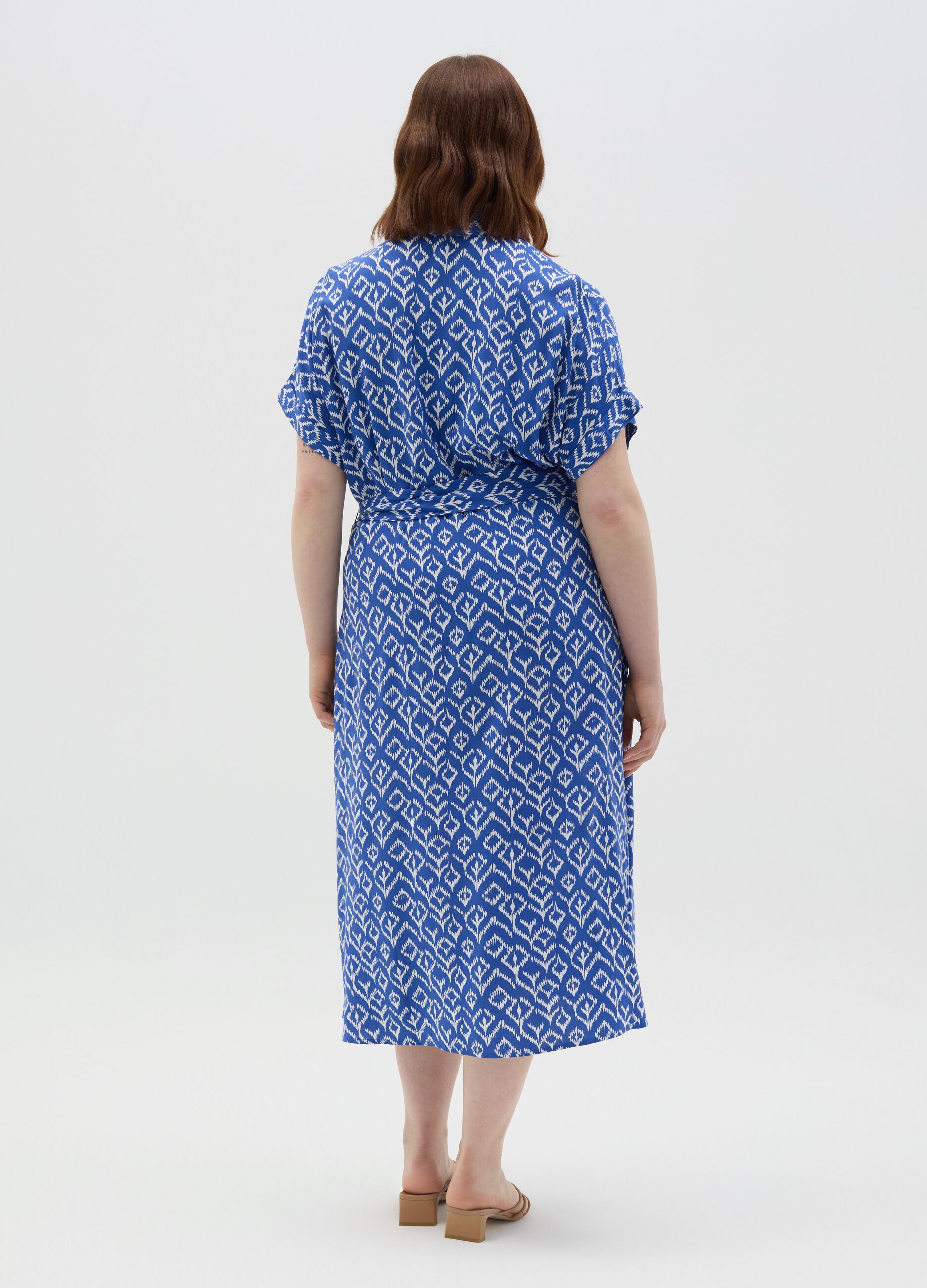 Curvy blue viscose dress with geometric motif
