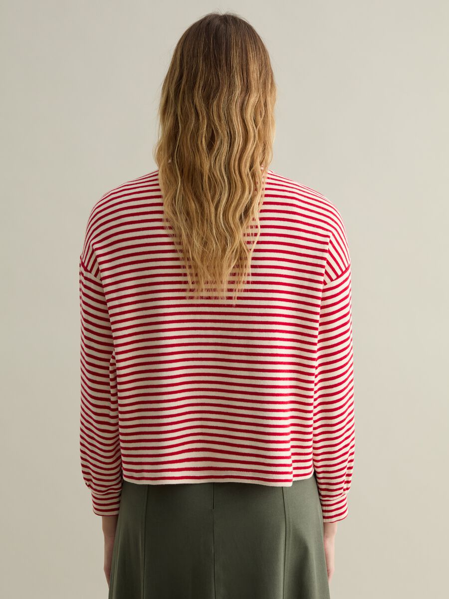 Sweatshirt with thin stripes_2