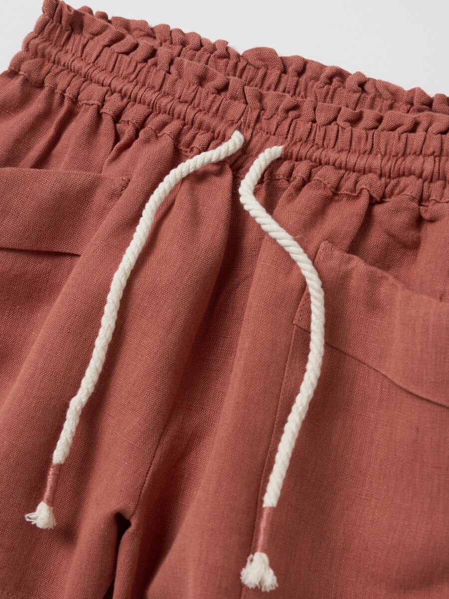 Regular fit brown cotton and linen girl's shorts_3