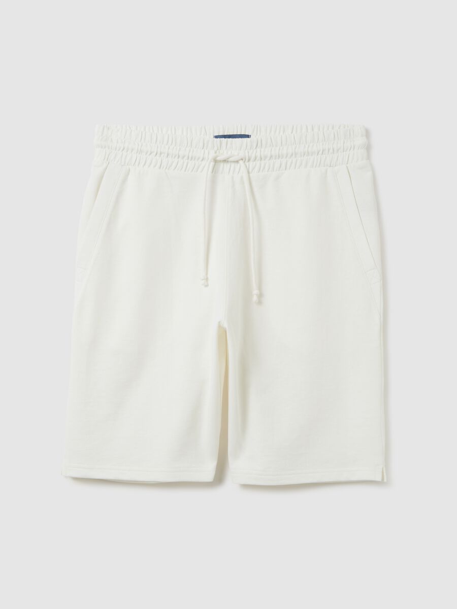 Regular fit white cotton blend men's shorts with back pocket_4