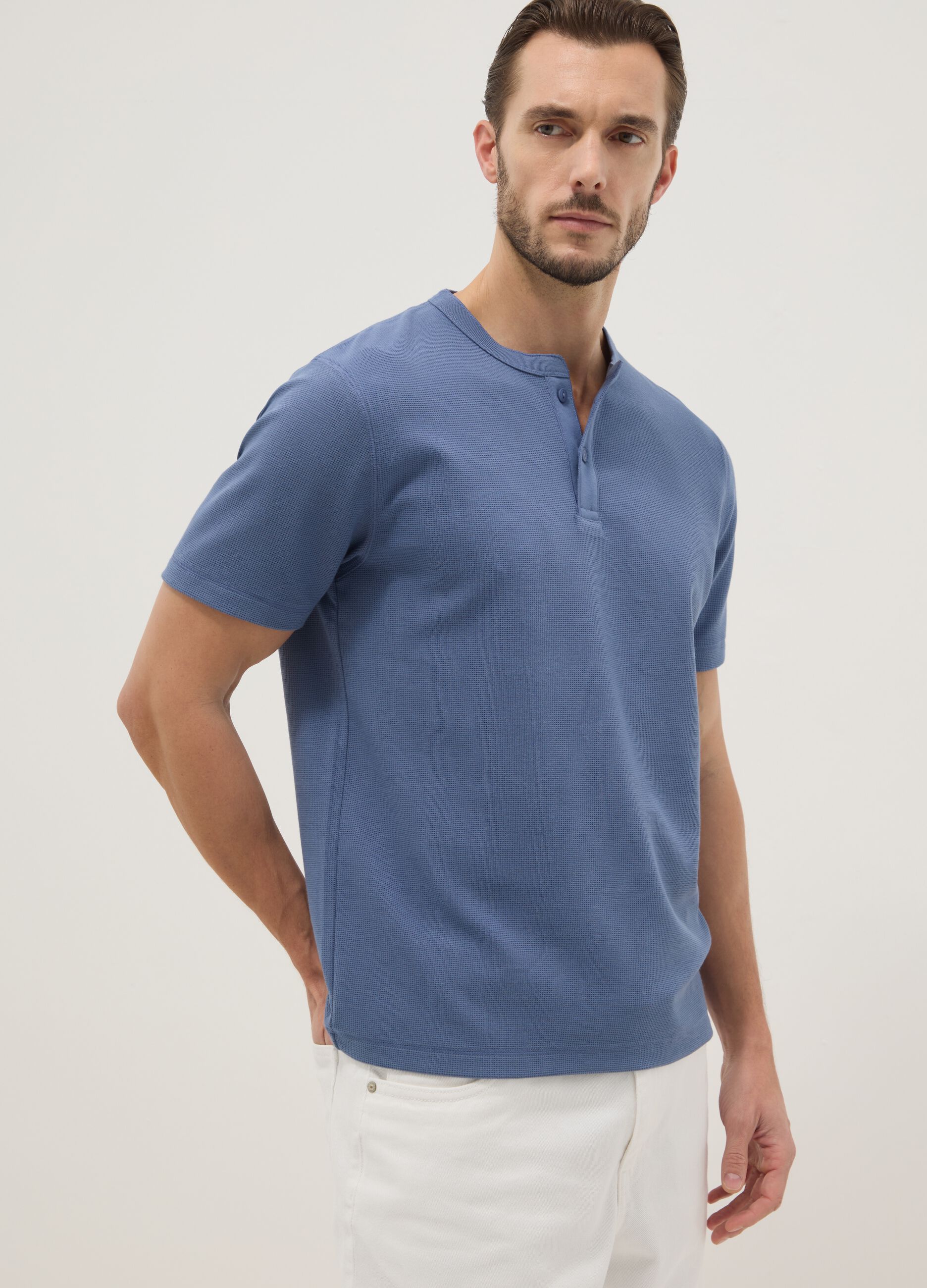 Blue short-sleeve regular fit t-shirt with seraphim collar