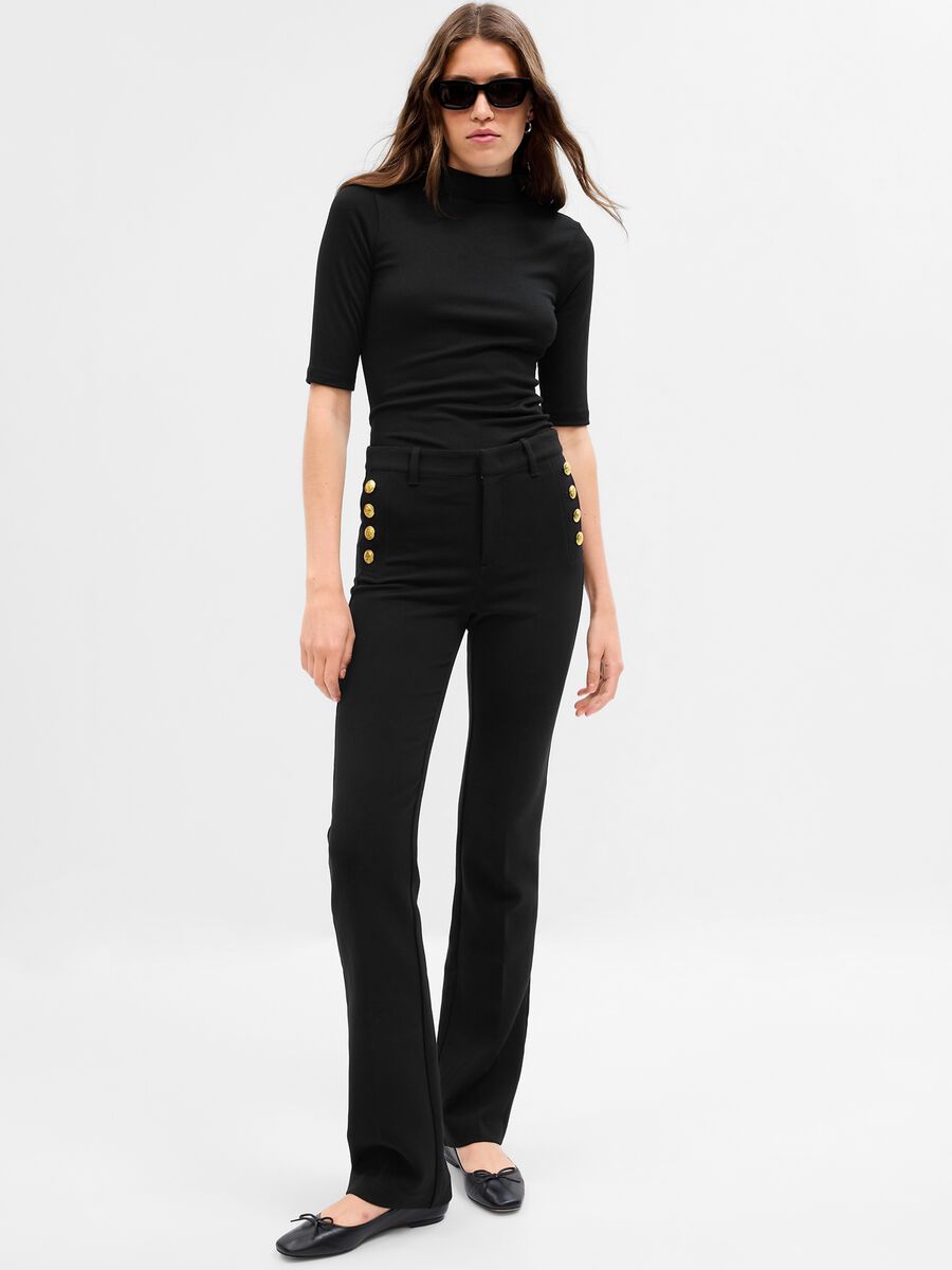 Pantaloni flare fit con bottoni dorati_0