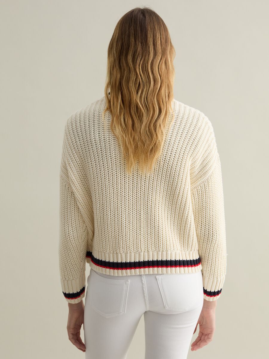 Cardigan with contrasting edging_2