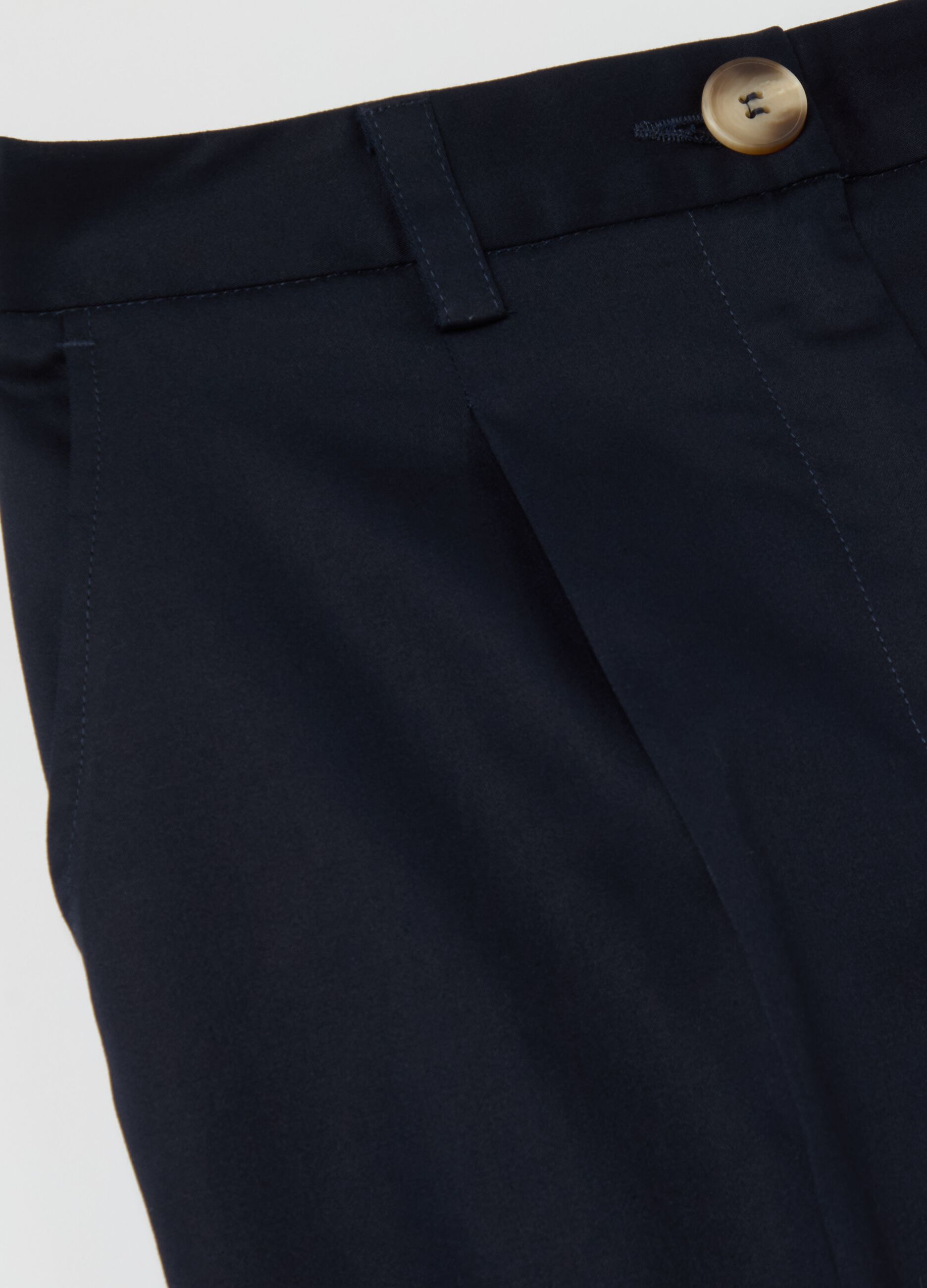 Pantalone chino cropped con pinces