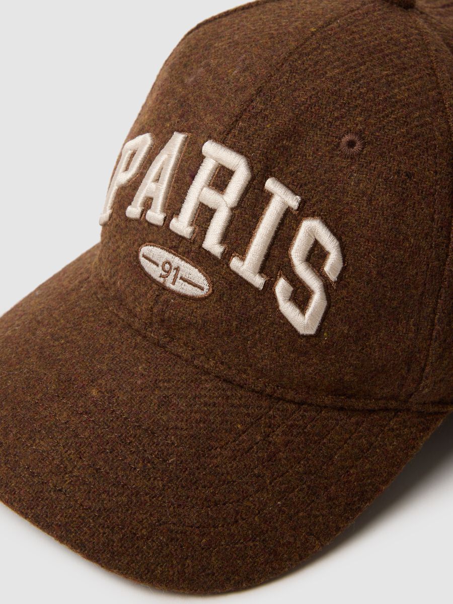Cappello marrone in jersey knit e lettering_2