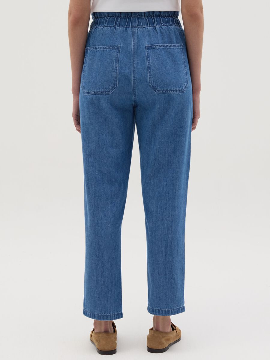 Cropped joggers in denim with drawstring_3