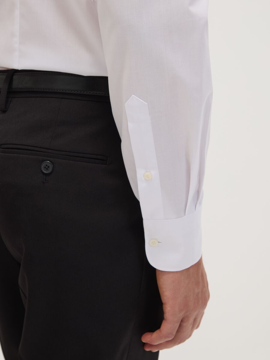Camicia bianca slim fit con colletto classico easy iron_2