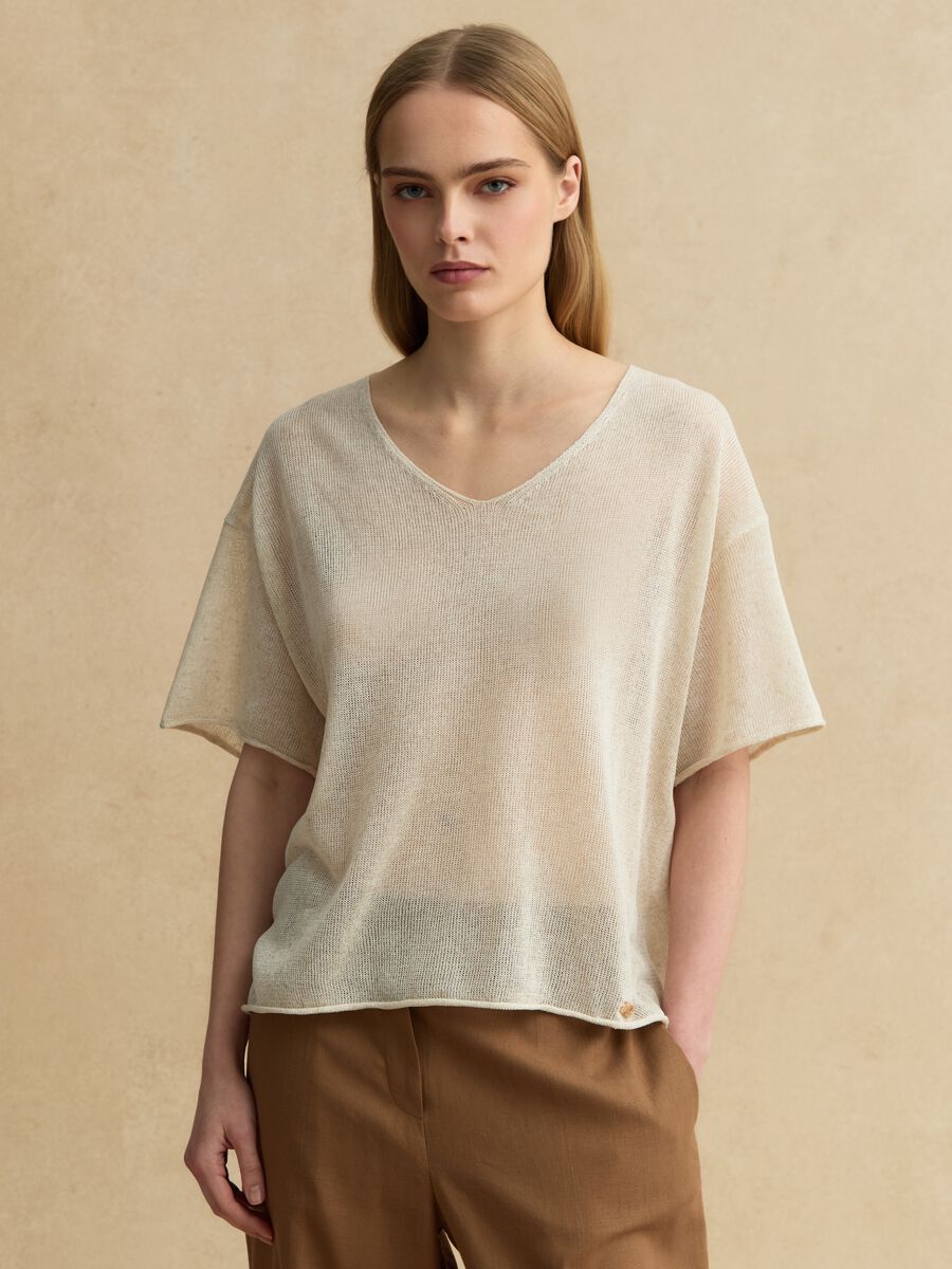 Maglia in misto lyocell e lino beige oversize fit con scollo a V_0