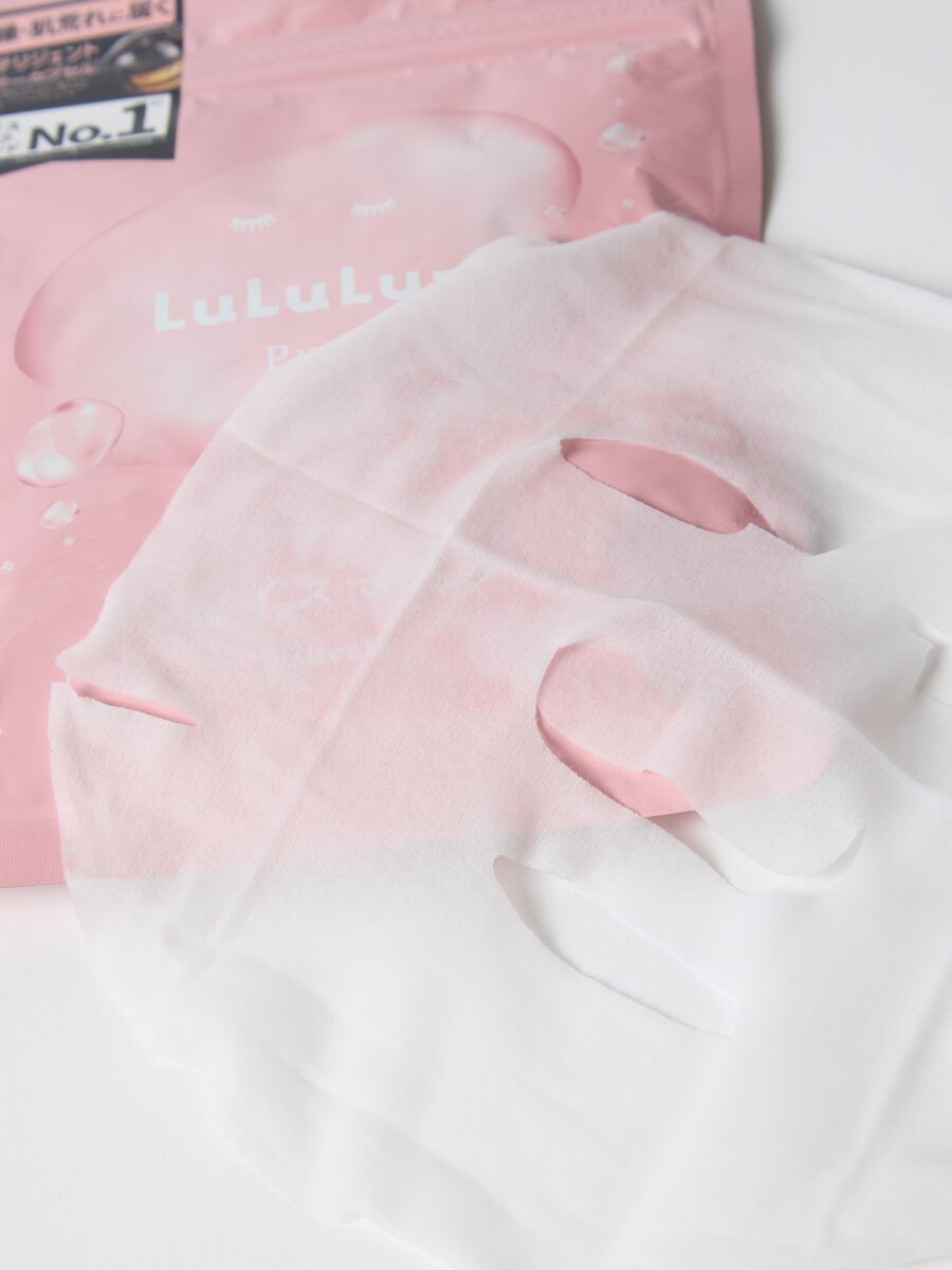Balancing and soothing fabric mask. Pamper your skin with these high-quality Japanese fabric masks available in a re-sealable pack of 7 masks!_2