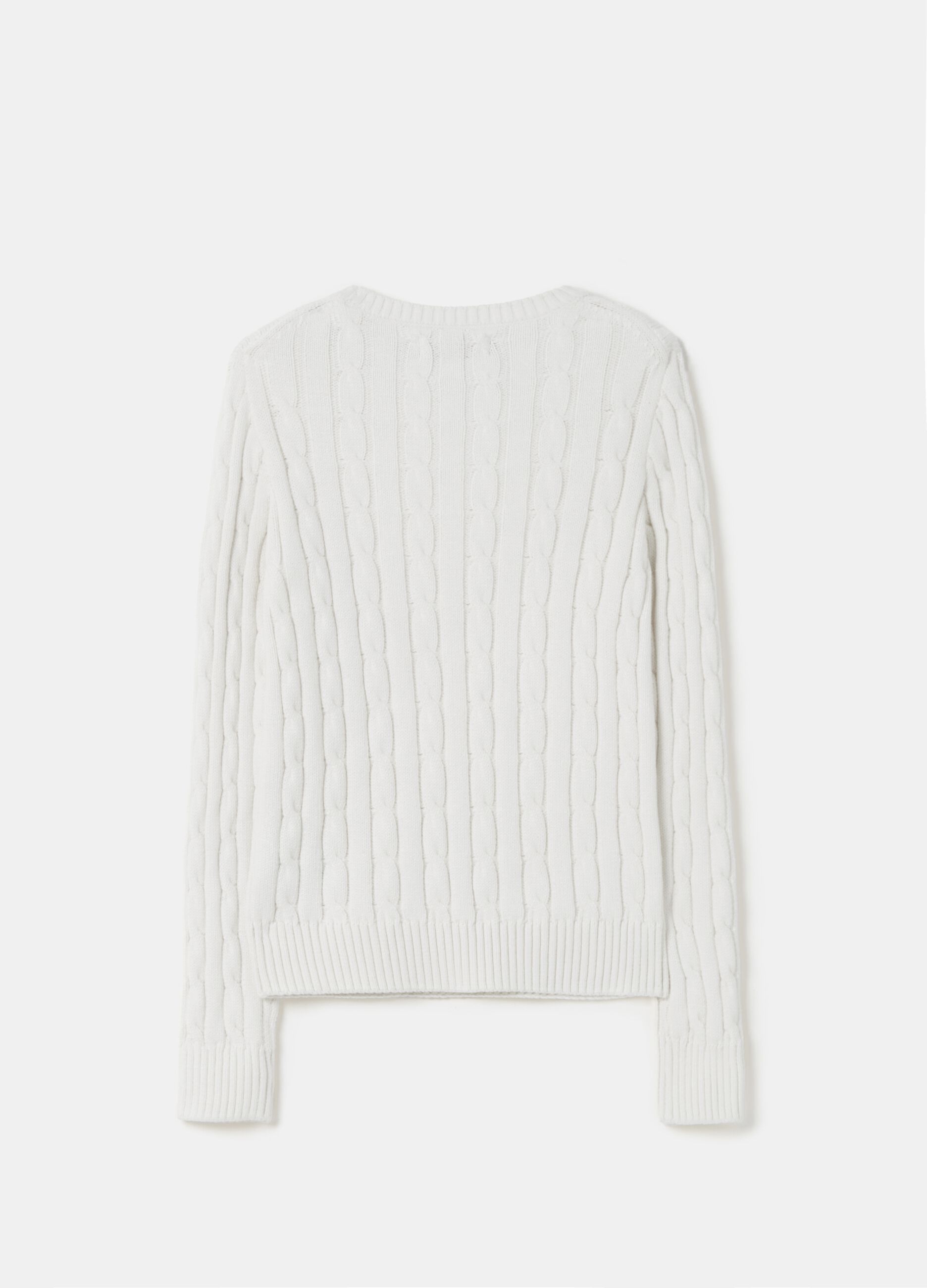Ribbed pullover with cable-knit design