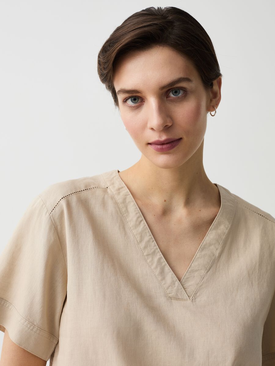 Viscose and linen blouse with V neck_1