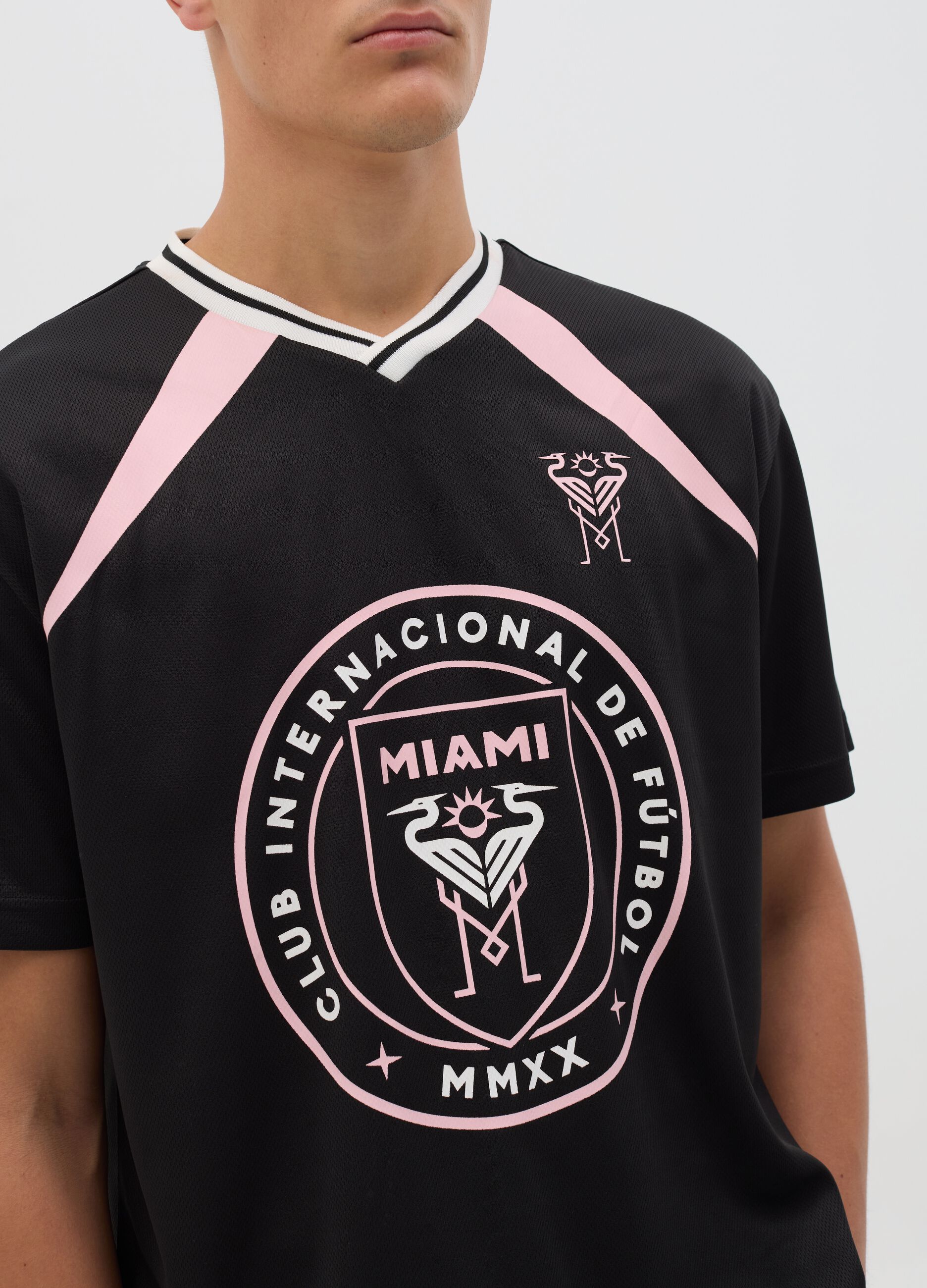 Black T-shirt with pink Club Internacional De Fùtbol Miami details