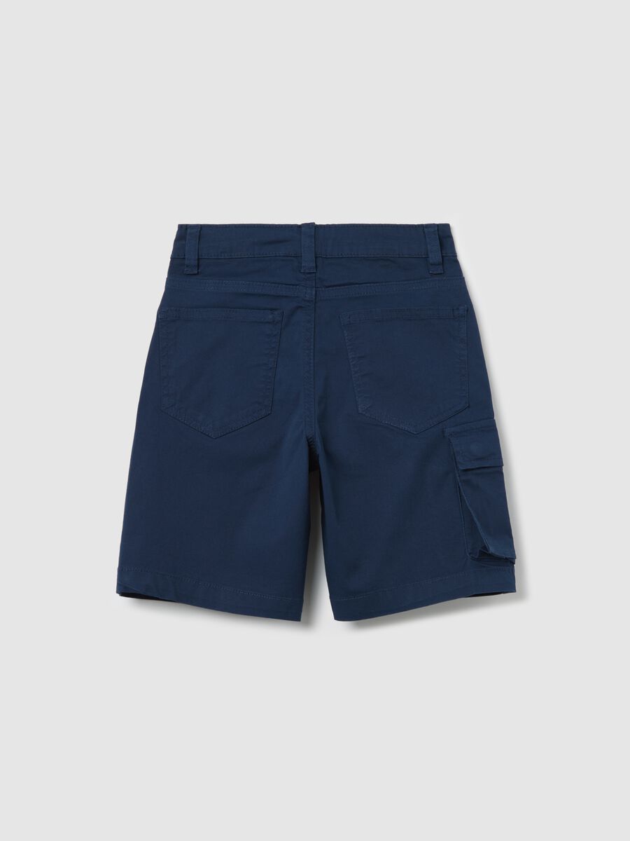 Blue cargo Bermuda shorts in stretch cotton_1