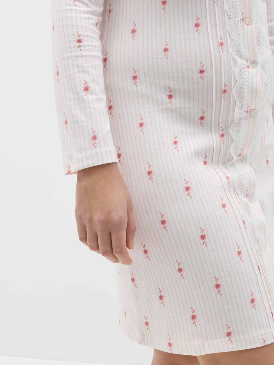 Striped nightdress with small flowers_2