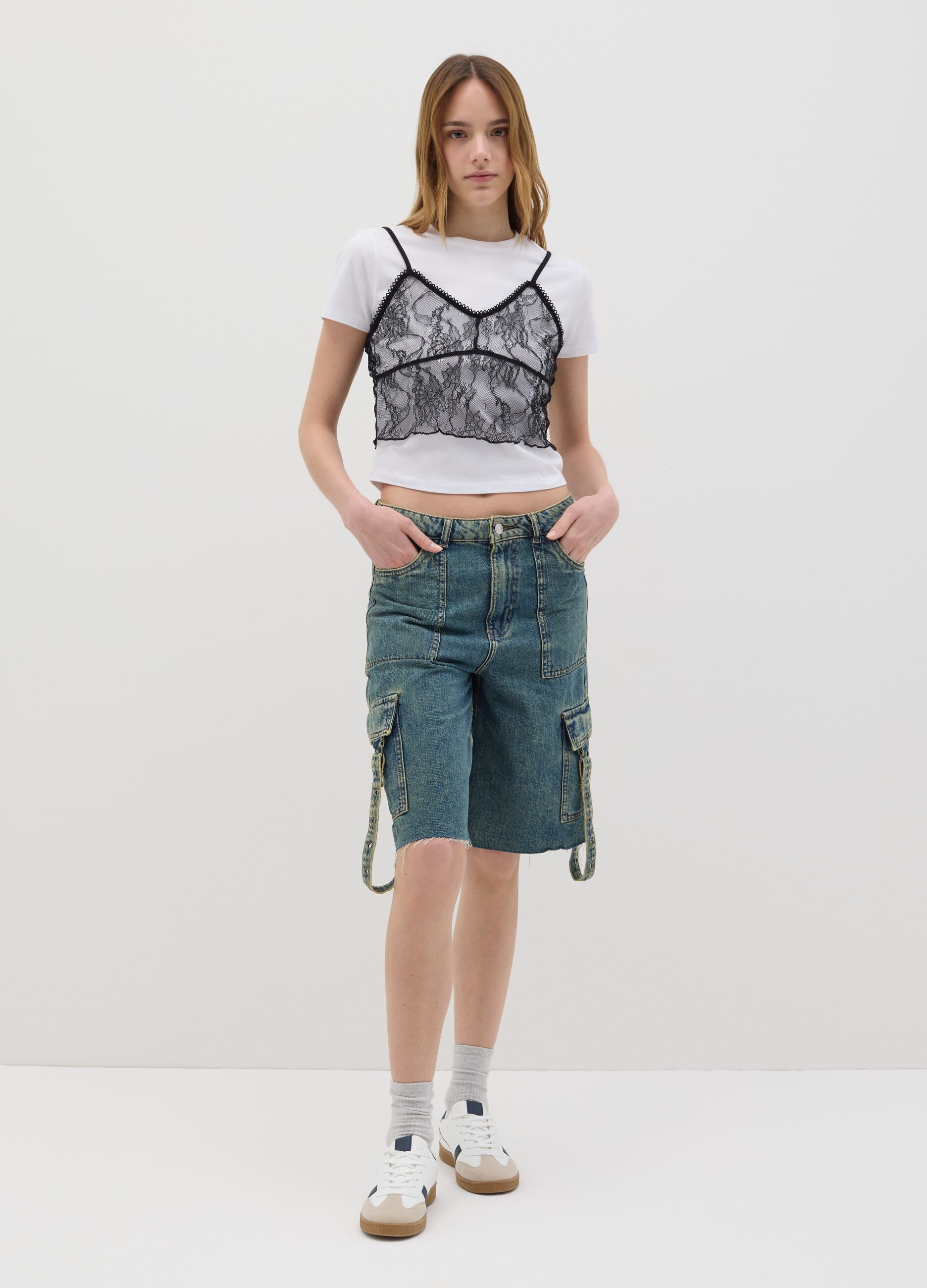 Pure cotton T-shirt with black lace overlay