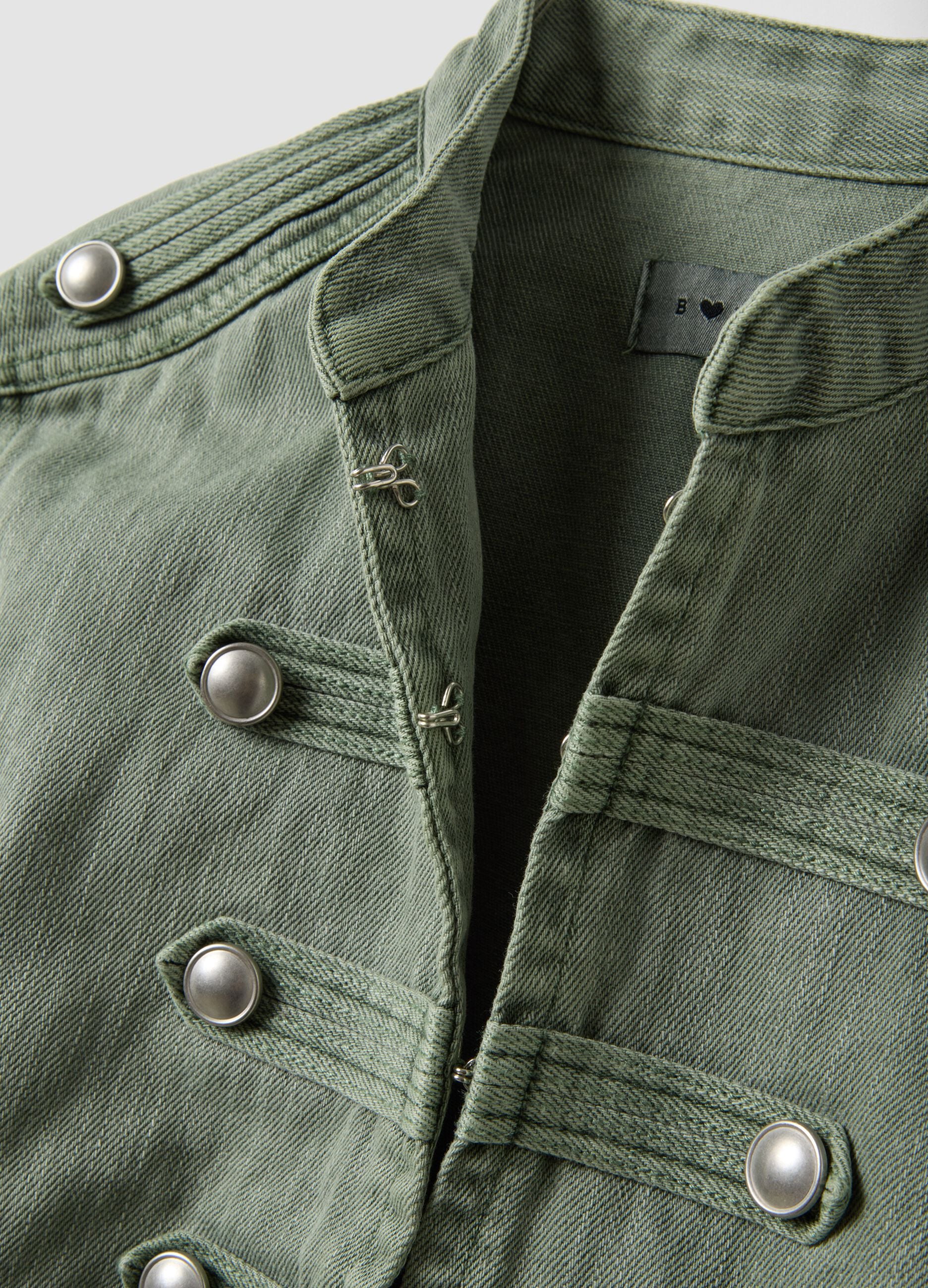 Giacca verde in puro cotone con bottoni nascosti slim fit