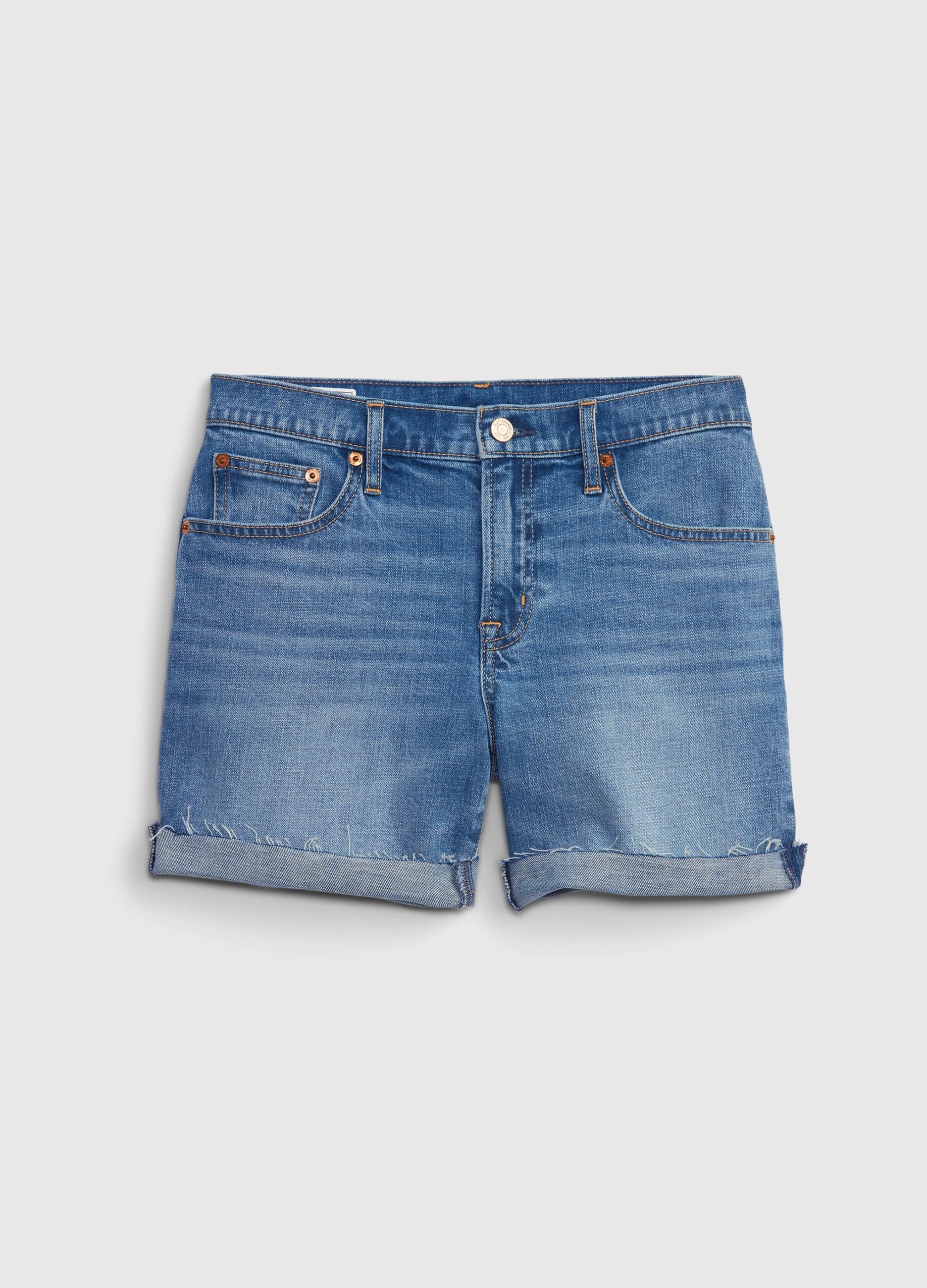 Girlfriend shorts in denim with raw hem