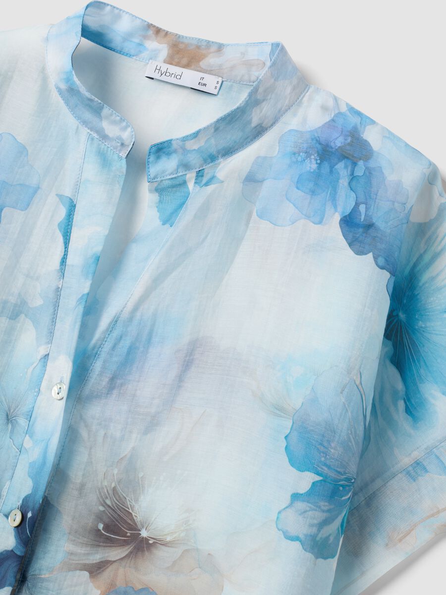 Camicia azzurra in misto lyocell con stampa floreale_1