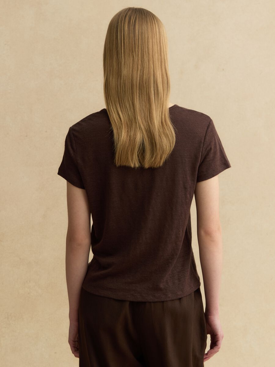T-shirt a maniche corte marrone in puro lino regular fit_3