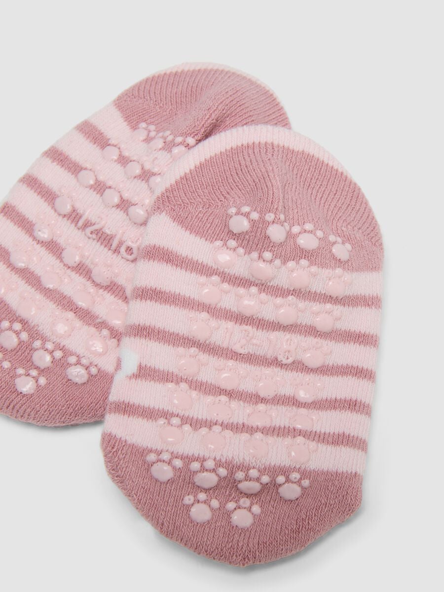 Calze rosa antiscivolo in cotone organico elasticizzato con orsetto_1