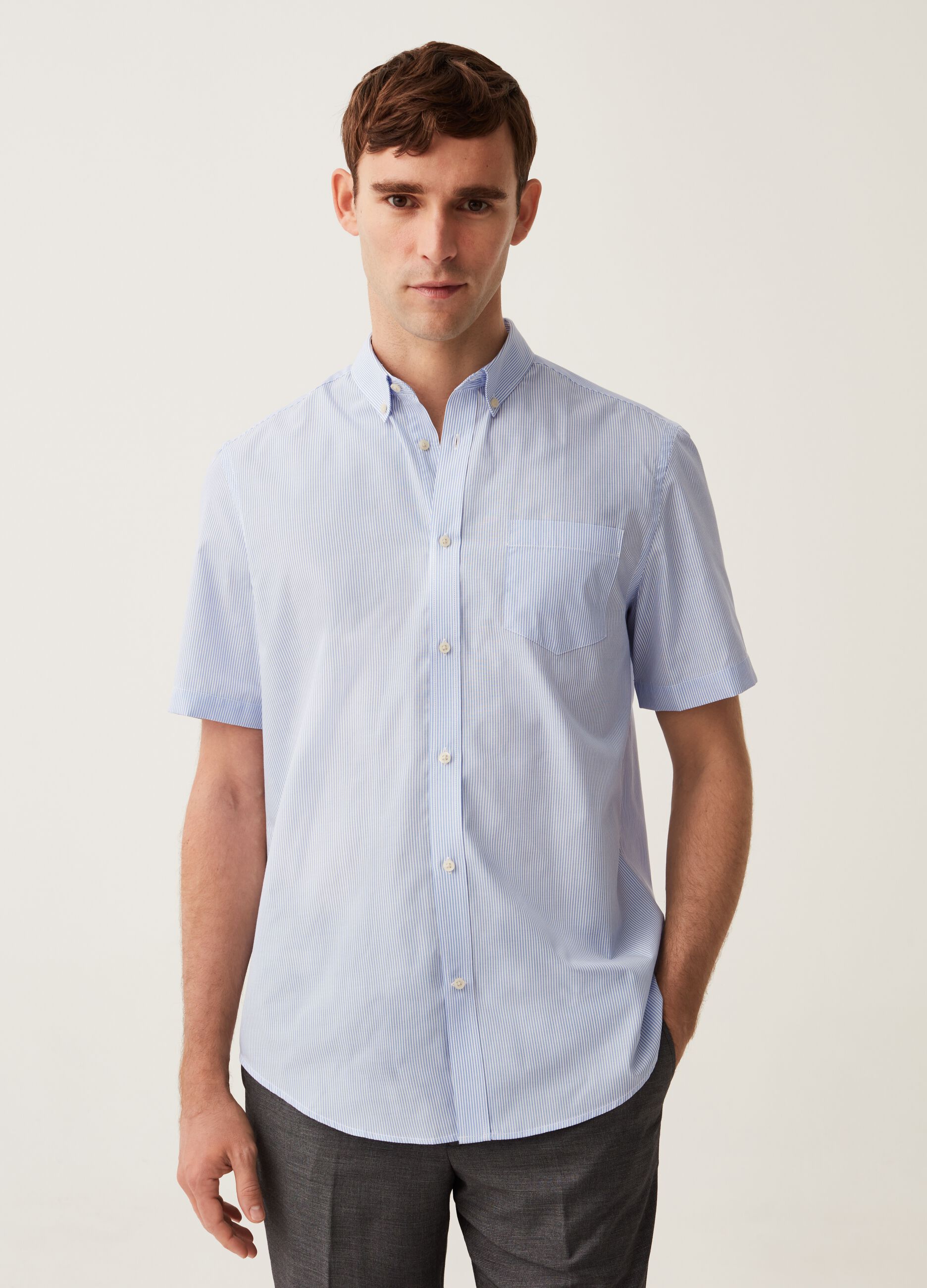 Short-sleeved easy-iron shirt