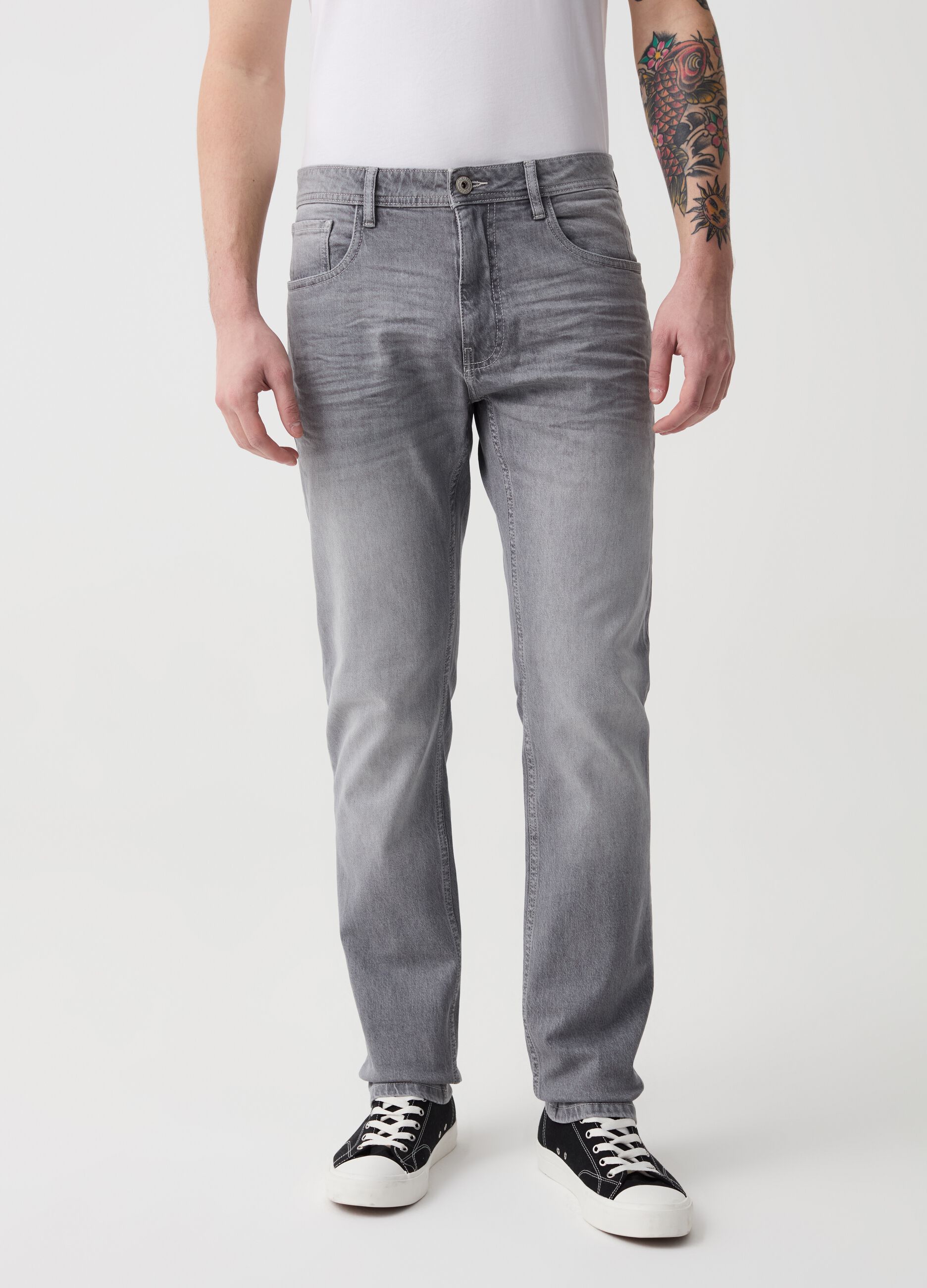 Slim-fit jeans with discolouring