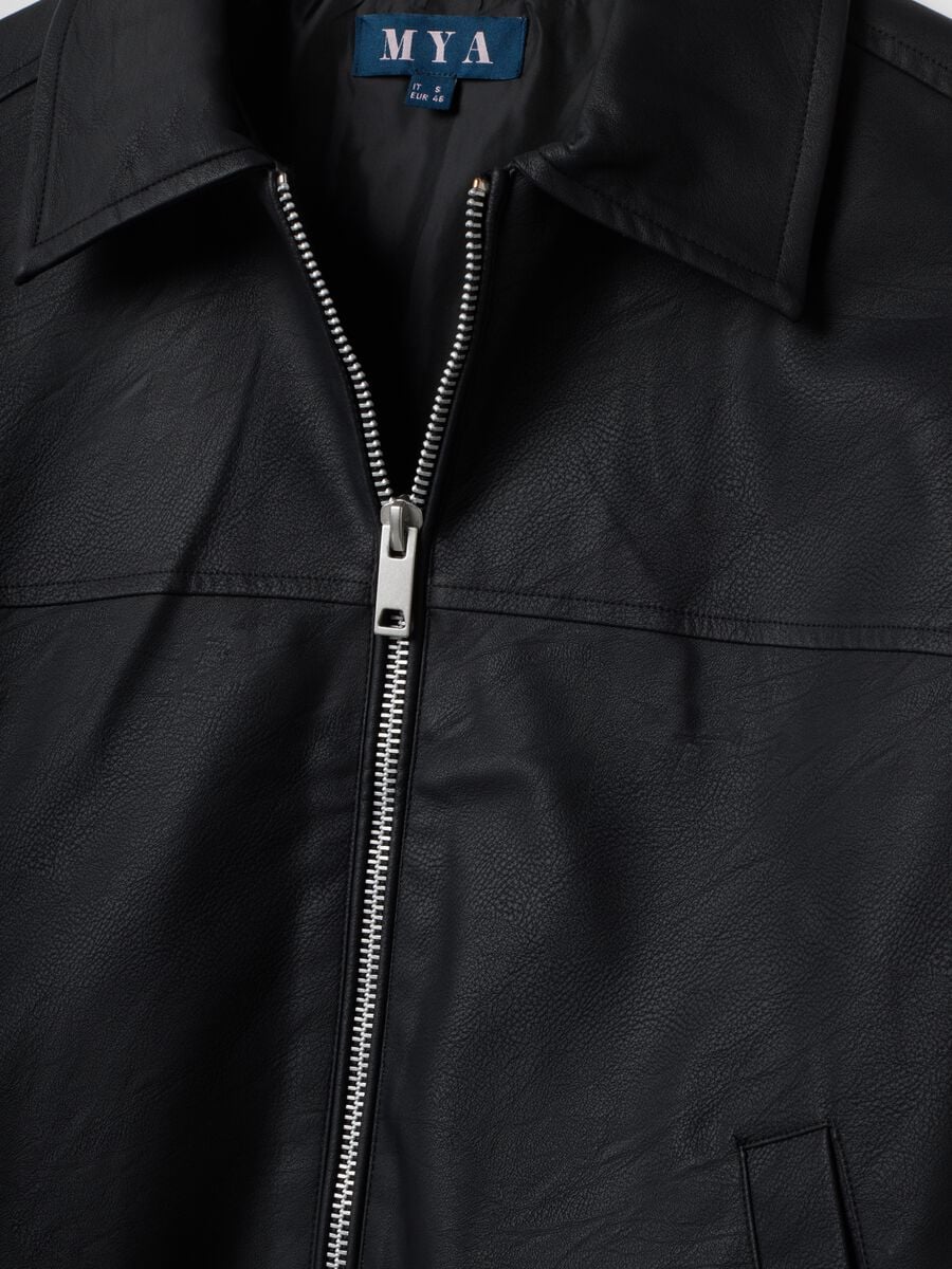 Black regular-fit jacket with zip and collar_1