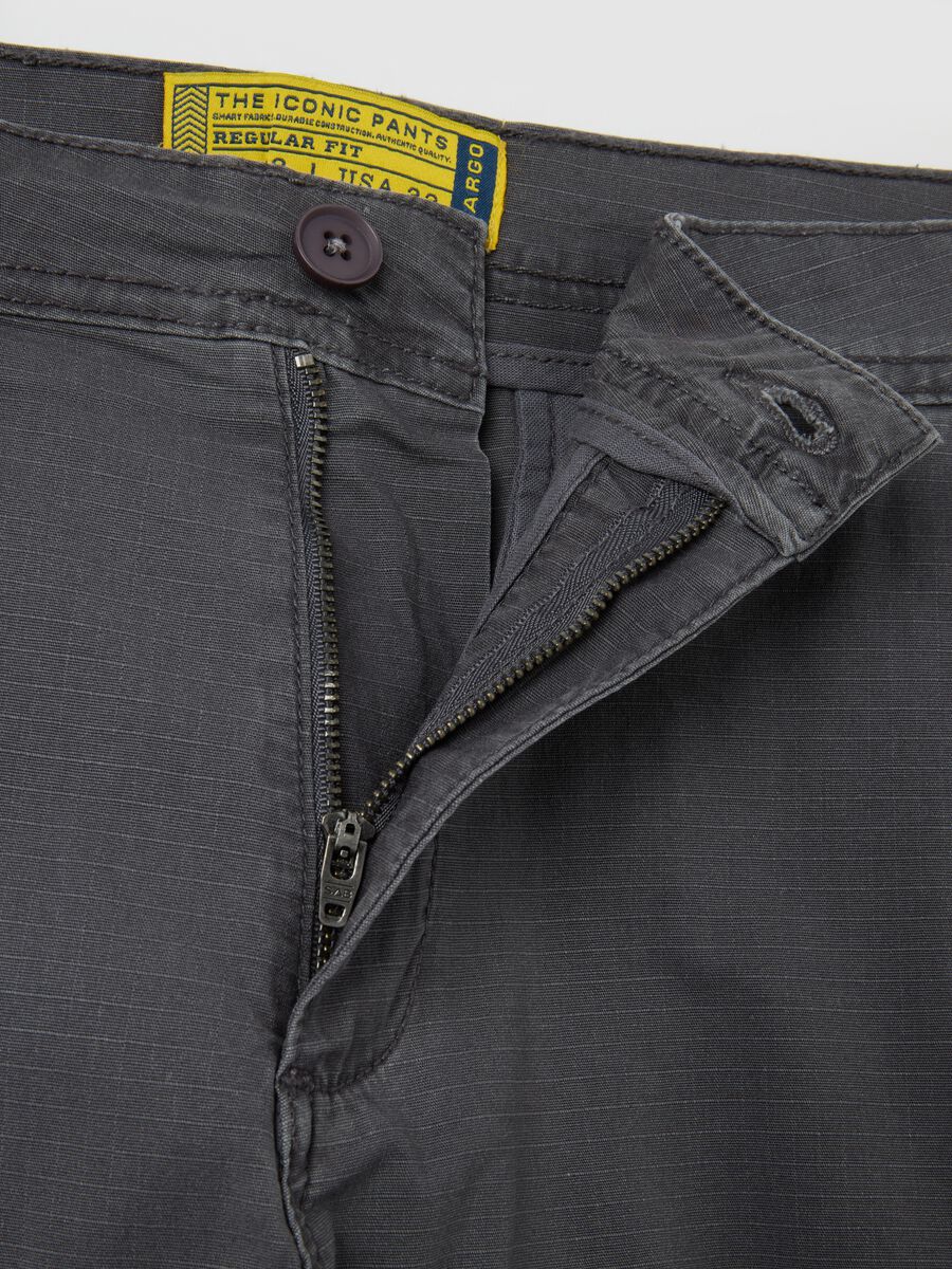 Men's grey stretch cotton cargo trousers_1