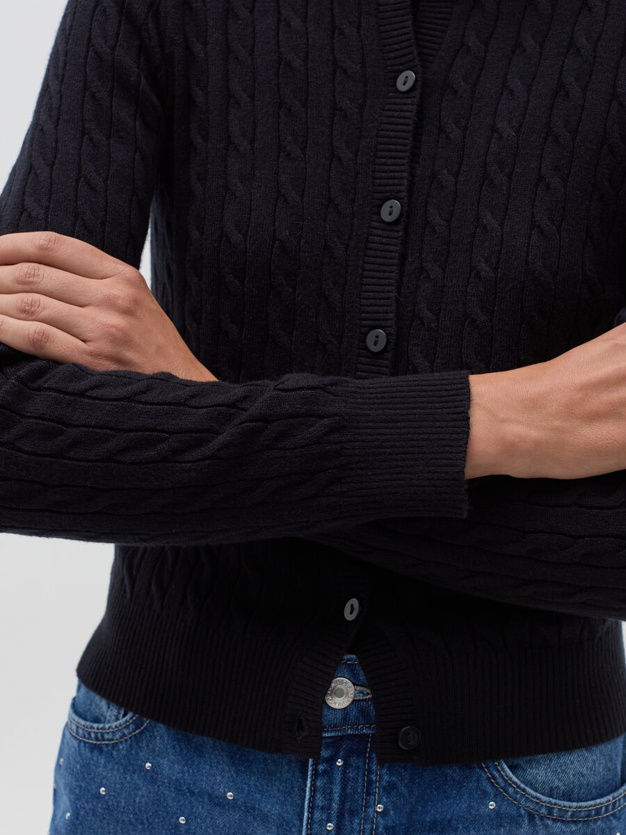 Ribbed cardigan with cable-knit design_2