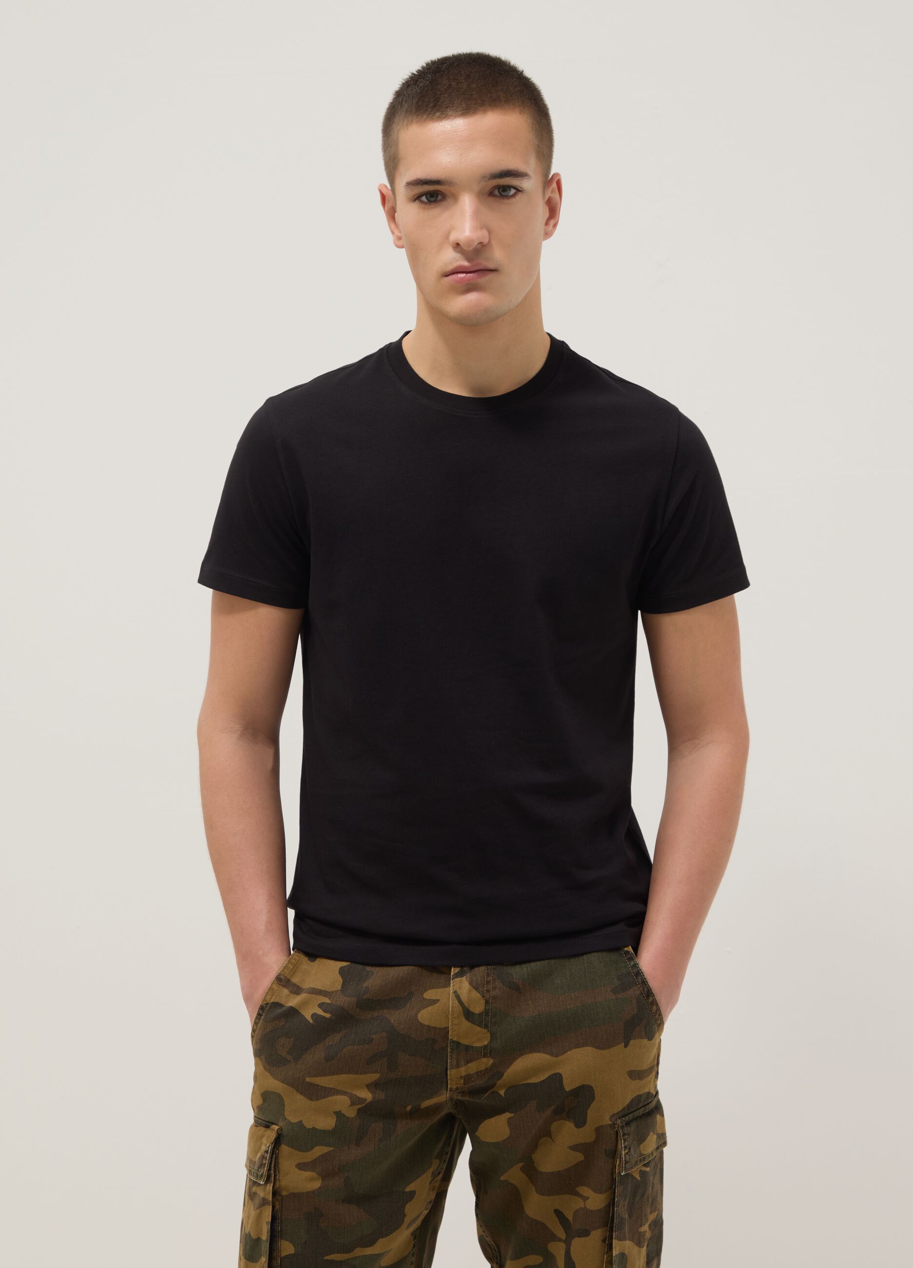 Black short-sleeve T-shirt in pure cotton