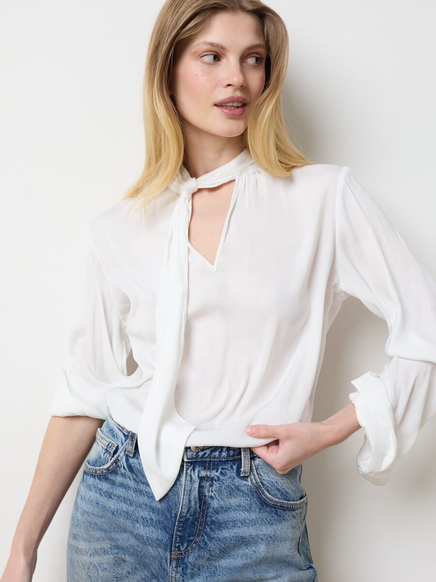 White blouse with bow_0