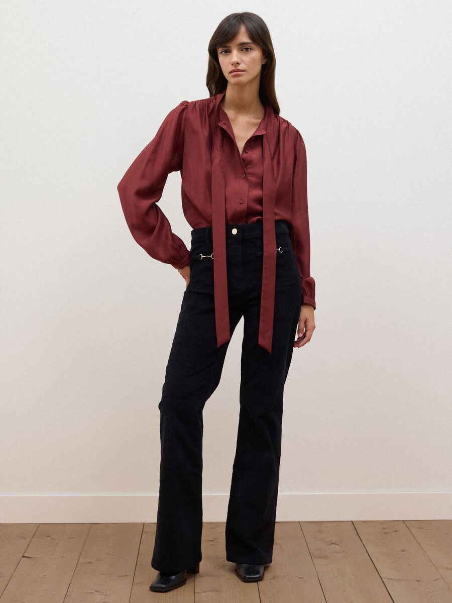 Camicia rossa in misto viscosa con fiocco al collo_2