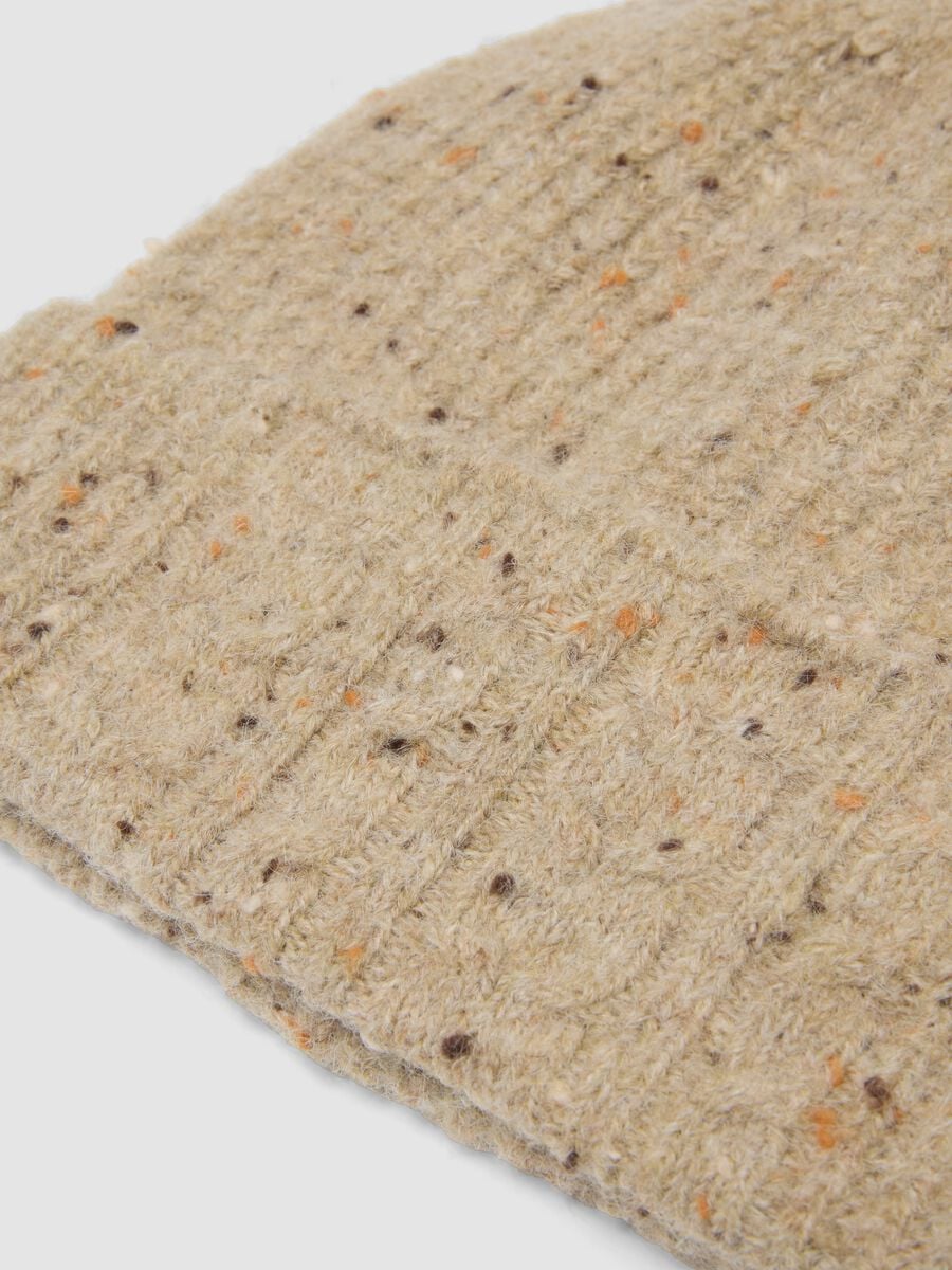 Cappello beige melange in lana elasticizzata a coste_2